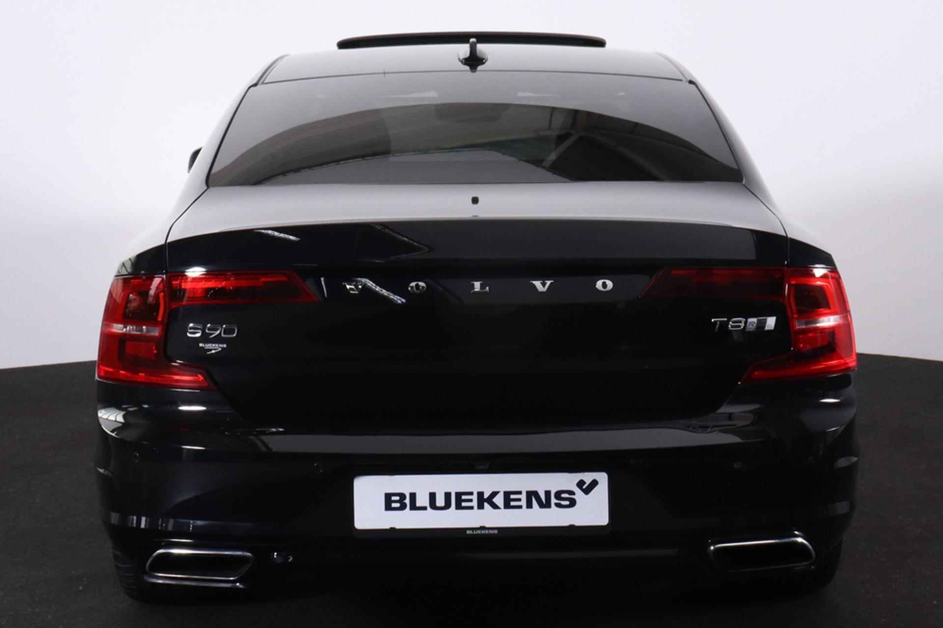 Volvo S90 T8 AWD R-Design  - Luchtvering - Schuif/kanteldak - IntelliSafe Assist & Surround - 360º Camera - Bowers & Wilkens audio - Adaptieve LED koplampen - Verwarmde voorstoelen, stuur & achterbank - Parkeersensoren voor & achter - Elektr. bedienb. voorstoelen met geheugen - Standkachel - Extra getint glas - 20' LMV - 4/30