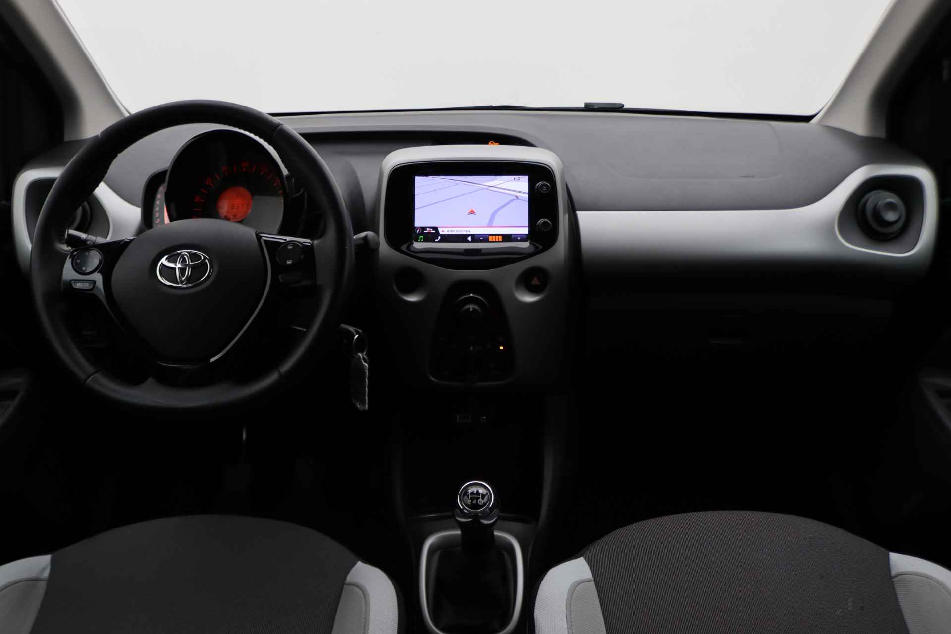 Toyota Aygo 1.0 VVT-i x-nav 5-deurs Airco, Navigatie, Camera, Bluetooth, Limiter, Elektr. Pakket - 2/40