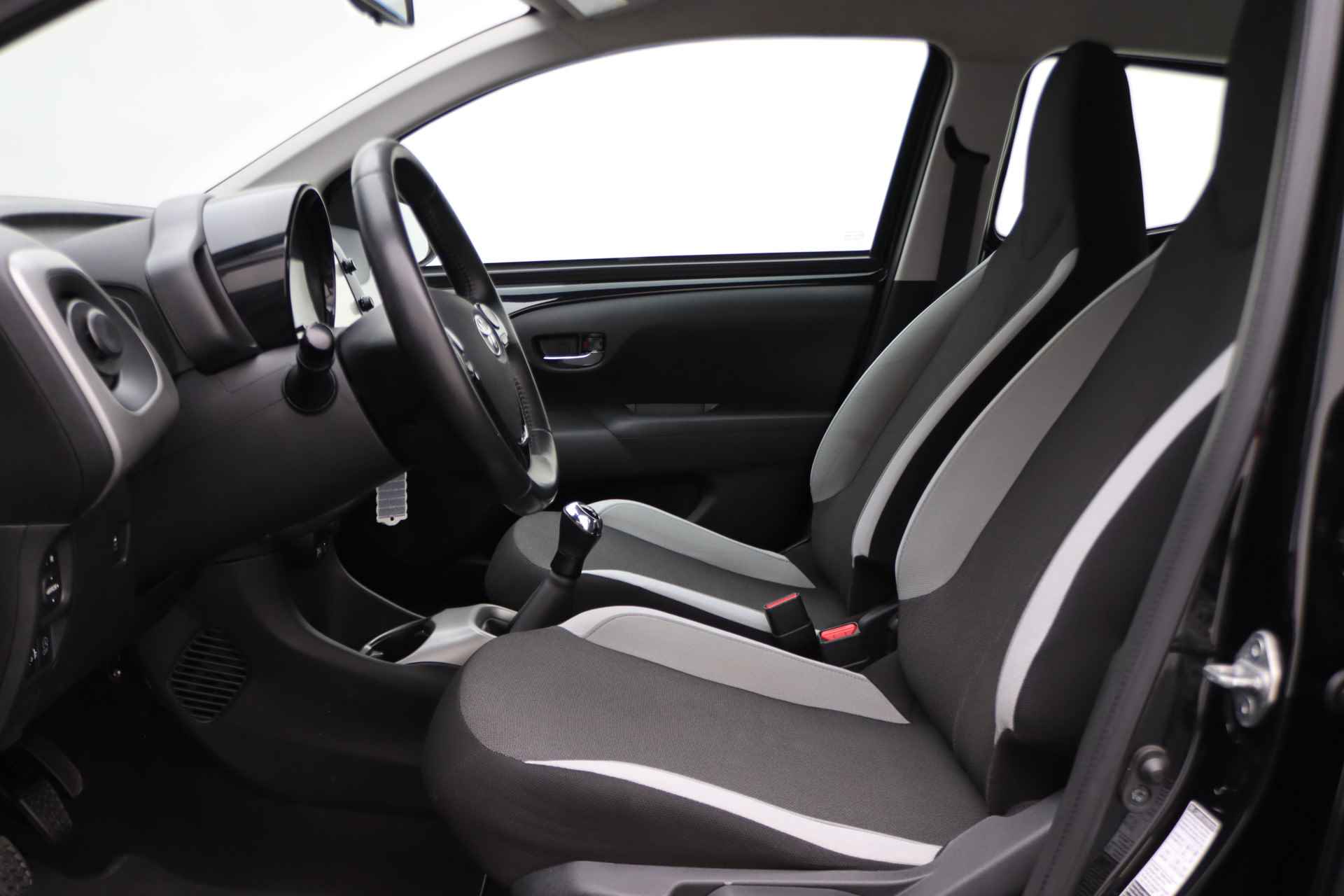 Toyota Aygo 1.0 VVT-i x-nav 5-deurs Airco, Navigatie, Camera, Bluetooth, Limiter, Elektr. Pakket - 10/40