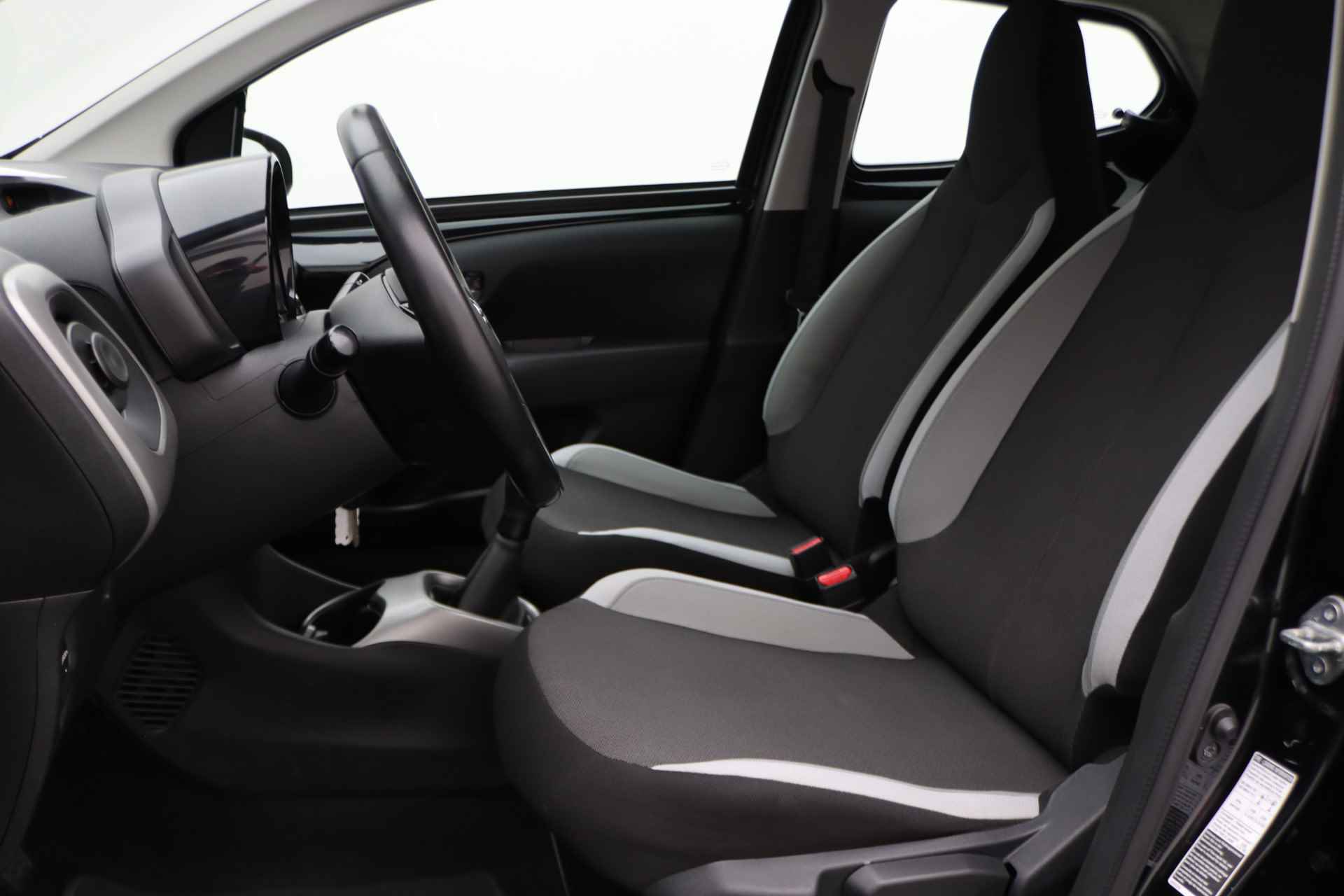 Toyota Aygo 1.0 VVT-i x-nav 5-deurs Airco, Navigatie, Camera, Bluetooth, Limiter, Elektr. Pakket - 11/40