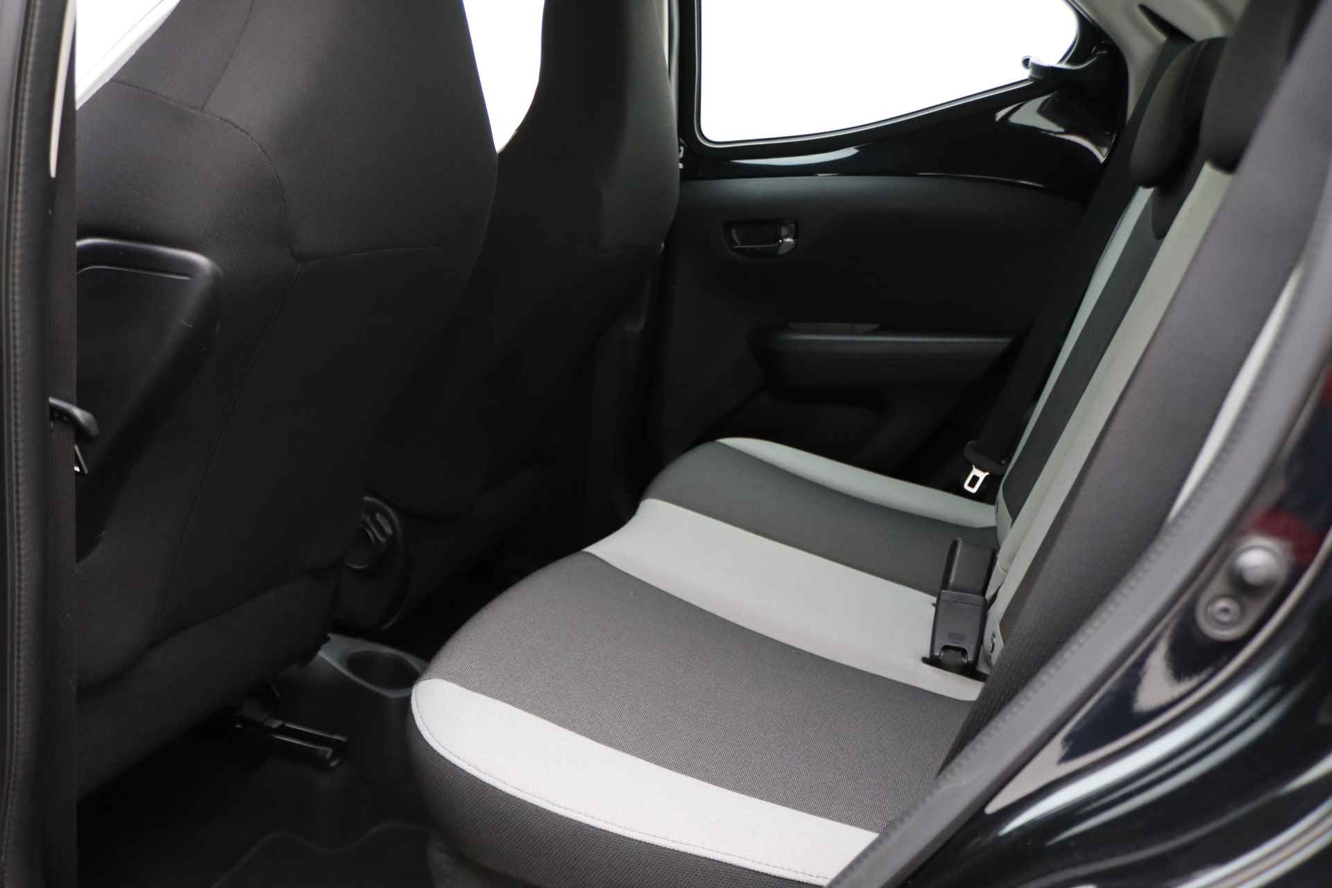 Toyota Aygo 1.0 VVT-i x-nav 5-deurs Airco, Navigatie, Camera, Bluetooth, Limiter, Elektr. Pakket - 12/40