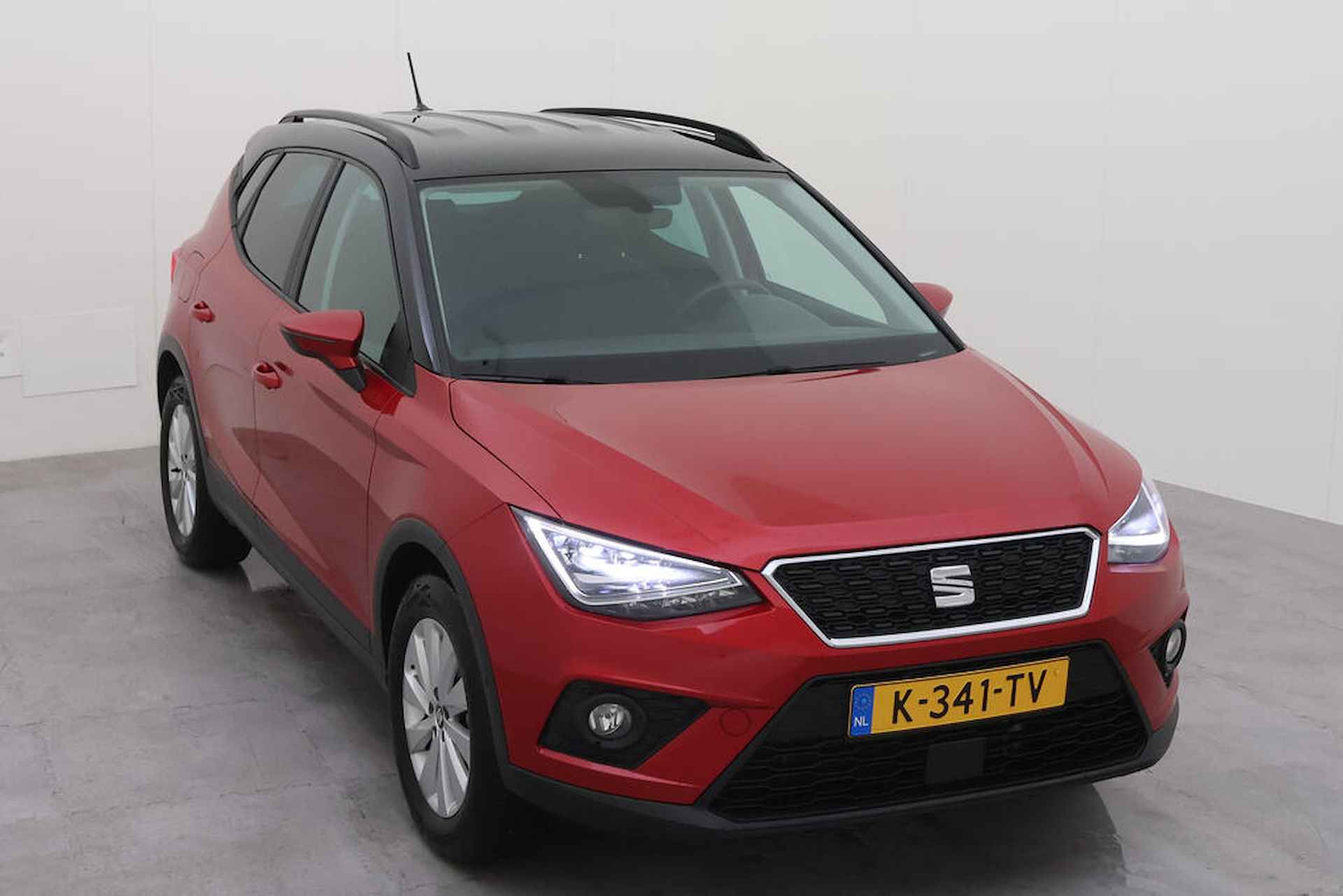 SEAT Arona 1.0 TSI Style Business Intense Plus /Metallic/ Zwart dak/ Digitale Cockpit/ Led/ Velours Int./ Camera/ Climatronic/ Navigatie/Parkeersensor/ 16 lmv - 5/17