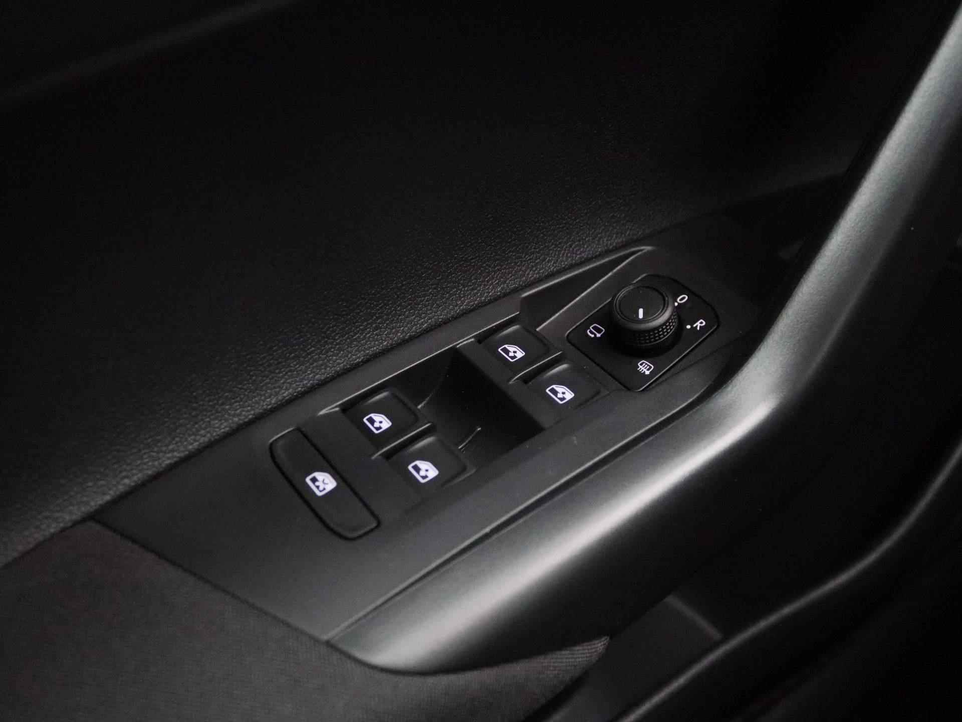 Volkswagen Taigo 1.0 TSI Life Business 110 PK | Apple Carplay | Android Auto | Navigatie | Adaptive Cruise Control | Stoelverwarming | Climate Control | Digital Cockpit | - 26/38