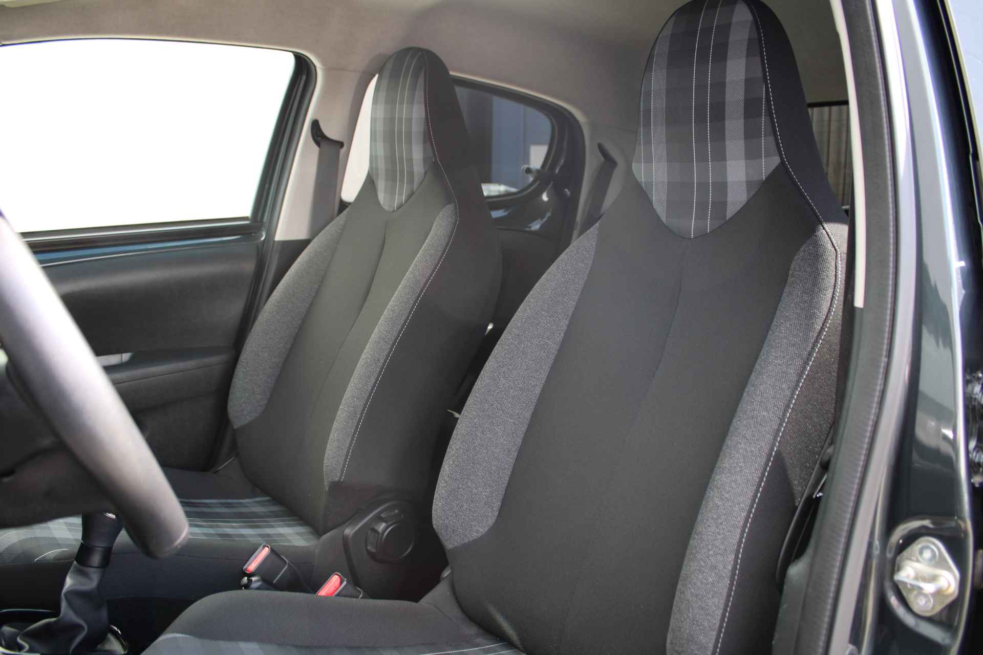 Peugeot 108 108 5-deurs Allure 1.0 e-VTi 72pk | NAVI | CLIMA | LICHTMETAAL | DONKER GLAS | DAB | ALLSEASON BANDEN | - 14/22
