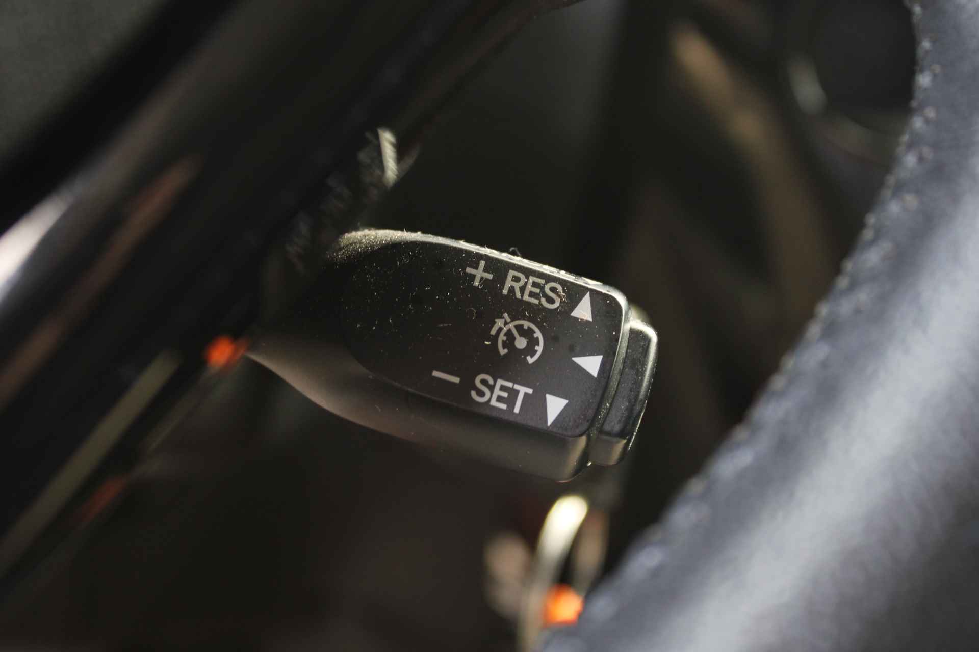 Peugeot 108 108 5-deurs Allure 1.0 e-VTi 72pk | NAVI | CLIMA | LICHTMETAAL | DONKER GLAS | DAB | ALLSEASON BANDEN | - 18/22