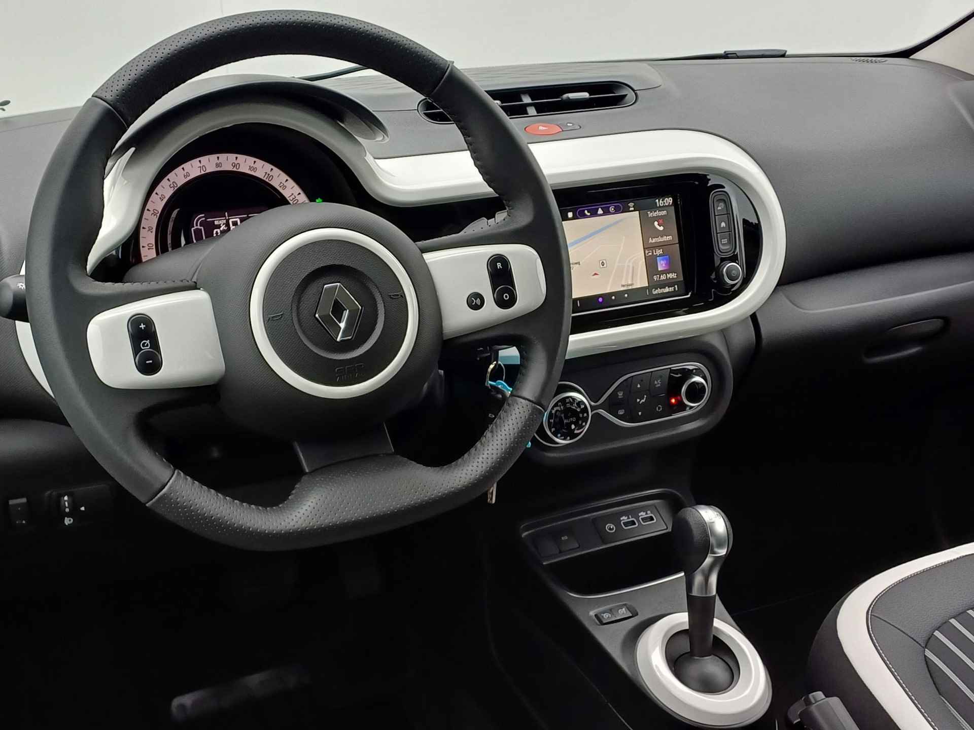 Renault Twingo Z.E. Automaat / Airco / Lichtmetalen Velgen / Parkeercamera / Privacy Glass / LED / Half Leder / Navigatie - 20/39