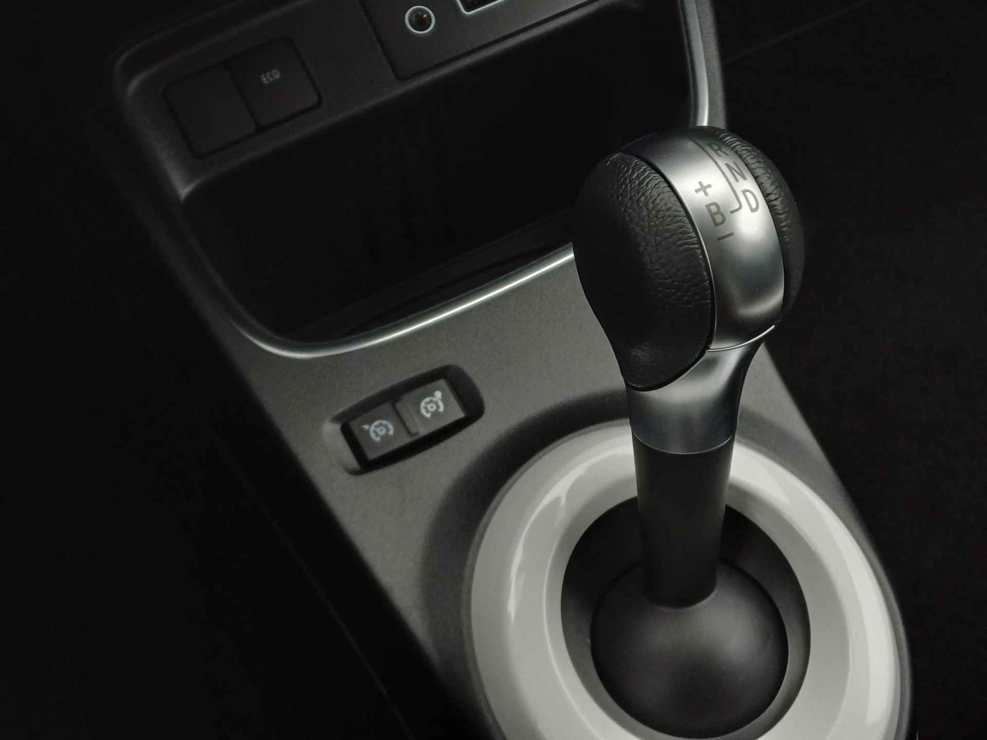 Renault Twingo Z.E. Automaat / Airco / Lichtmetalen Velgen / Parkeercamera / Privacy Glass / LED / Half Leder / Navigatie - 31/39