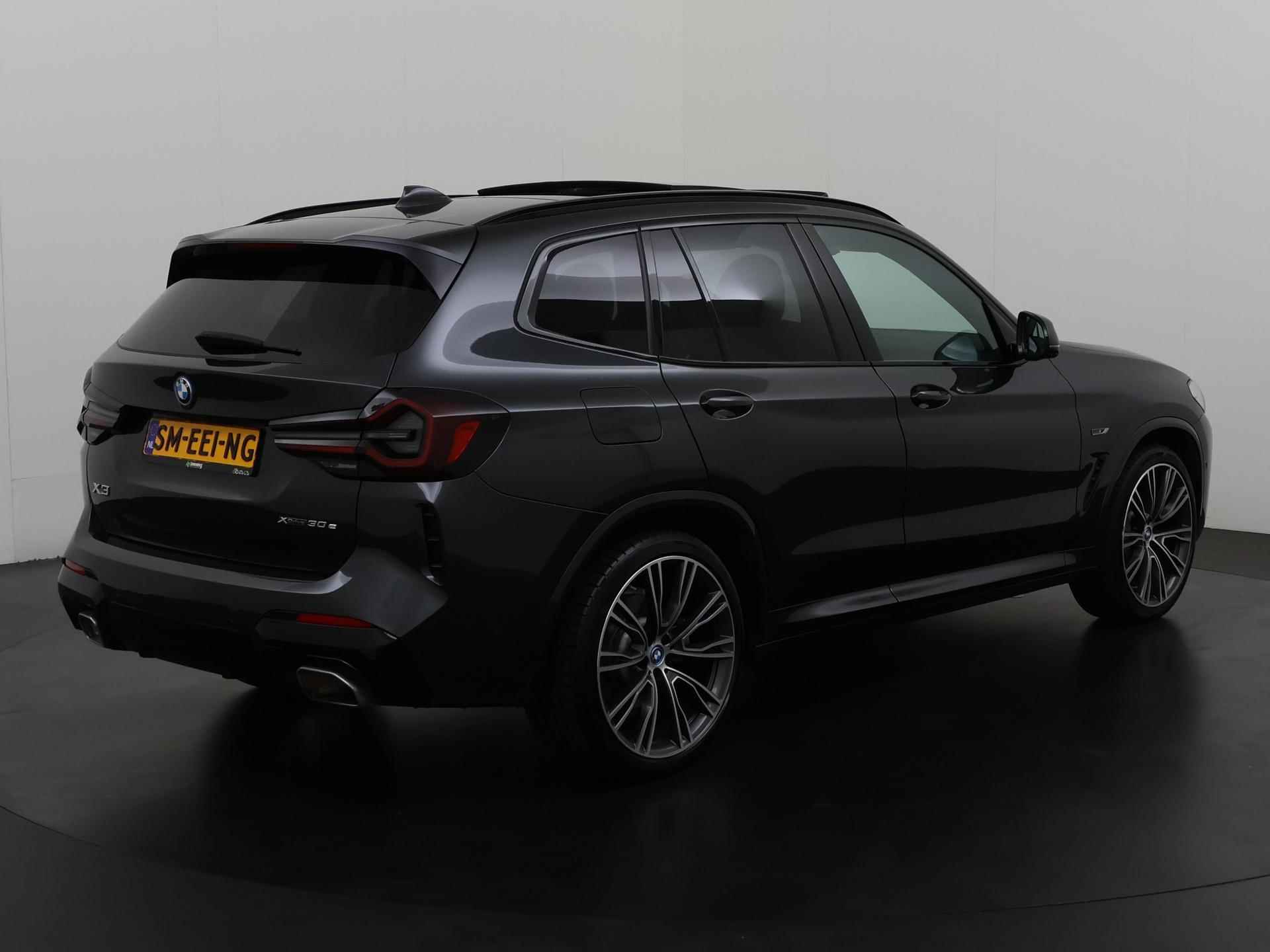 BMW X3 xDrive30e High Executive M Sport Shadow | Panoramadak | Mem stoel | 360 Camera | Comfort access | Zondag Open! - 4/42