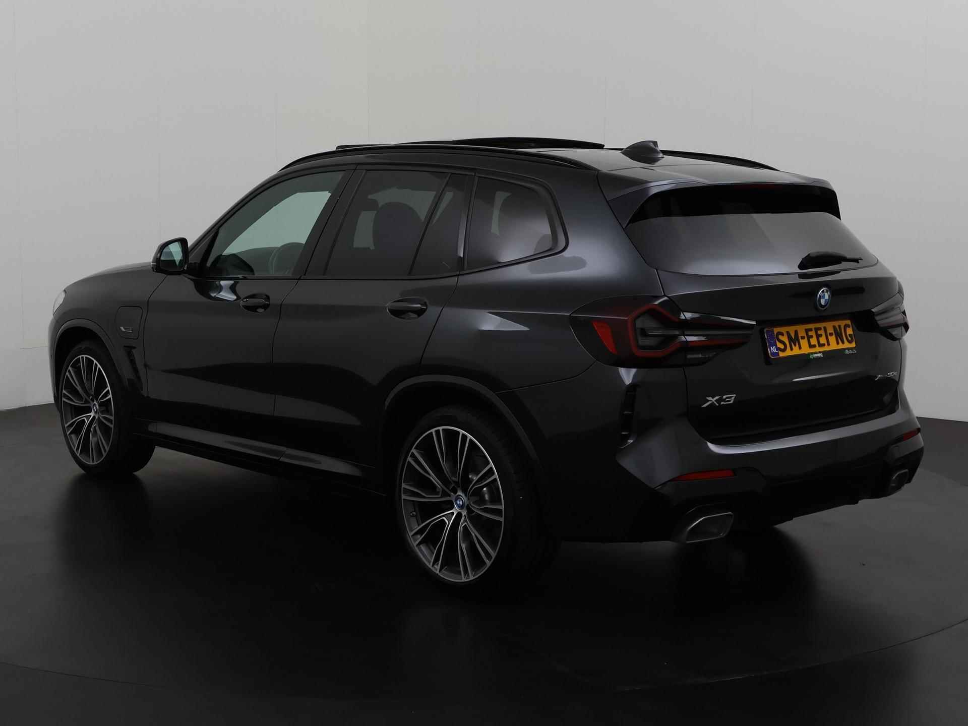 BMW X3 xDrive30e High Executive M Sport Shadow | Panoramadak | Mem stoel | 360 Camera | Comfort access | Zondag Open! - 6/42