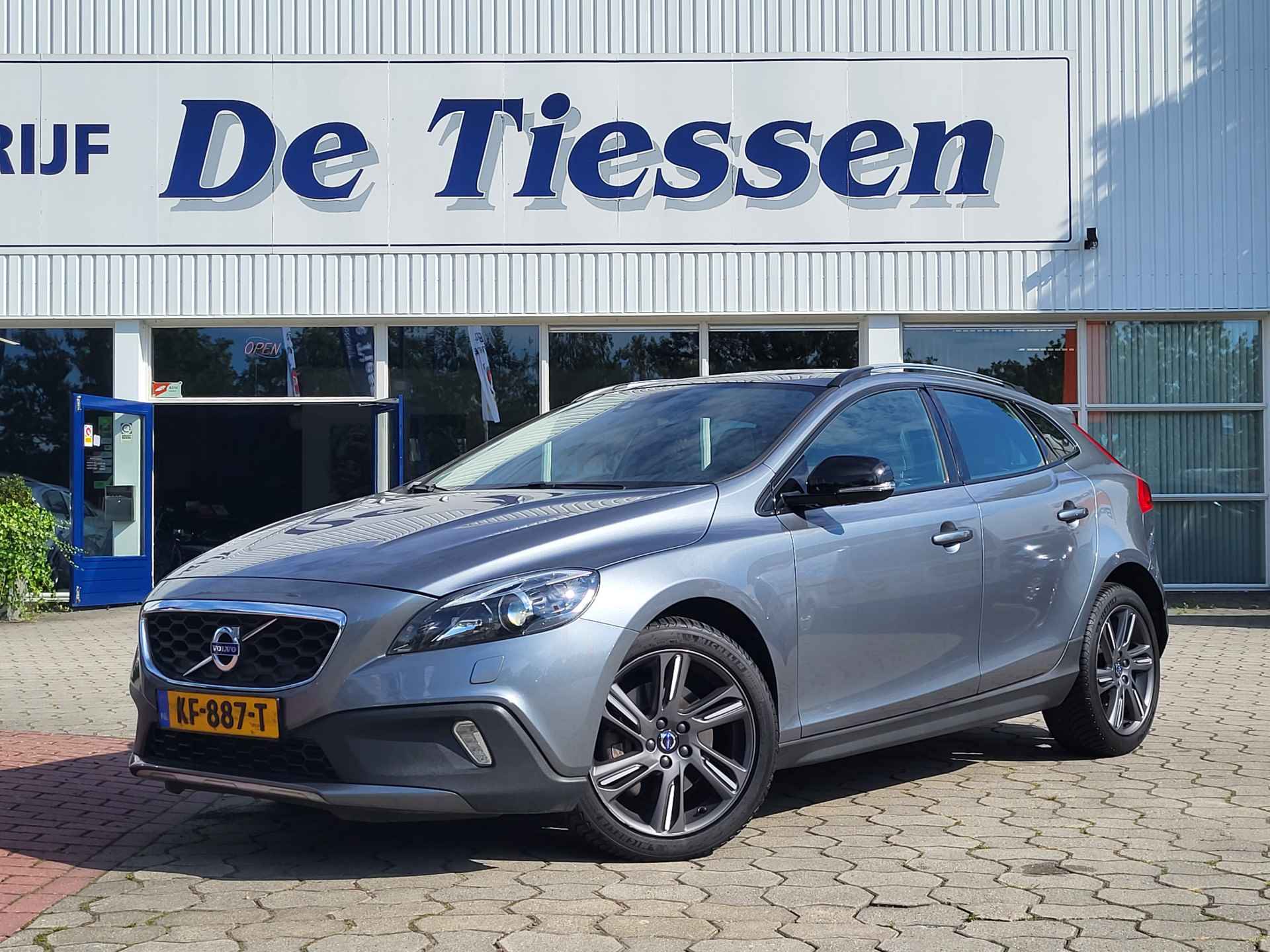 Volvo V40 Cross Country 1.5 T3 153PK Summum luxury-line, Automaat, Panoramadak, Trekhaak, Leer, Rijklaar met beurt & garantie! - 2/30