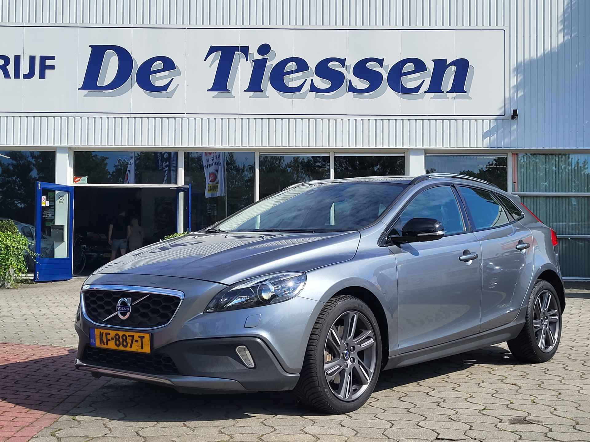 Volvo V40 Cross Country 1.5 T3 153PK Summum luxury-line, Automaat, Panoramadak, Trekhaak, Leer, Rijklaar met beurt & garantie! - 3/30