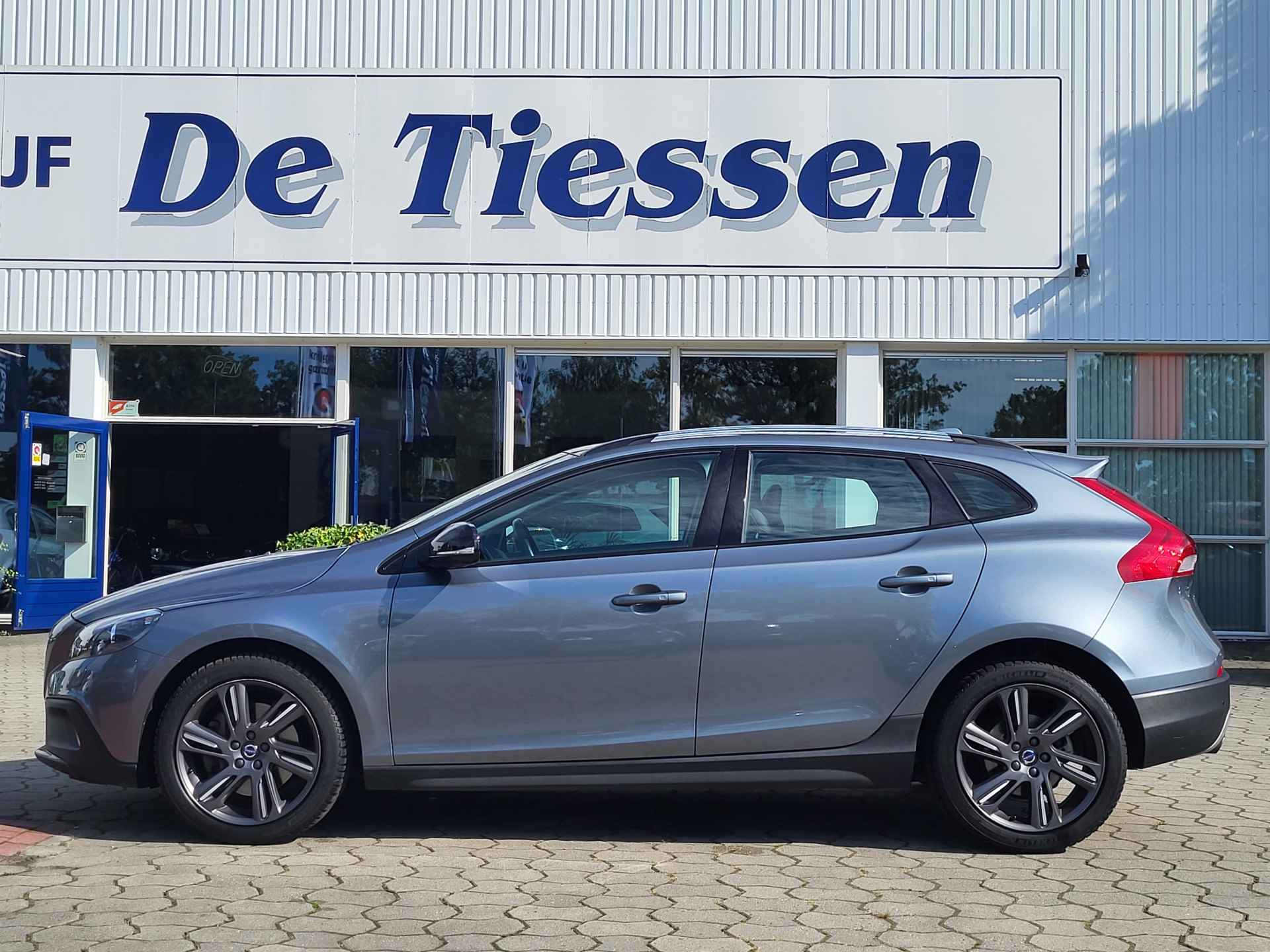 Volvo V40 Cross Country 1.5 T3 153PK Summum luxury-line, Automaat, Panoramadak, Trekhaak, Leer, Rijklaar met beurt & garantie! - 4/30