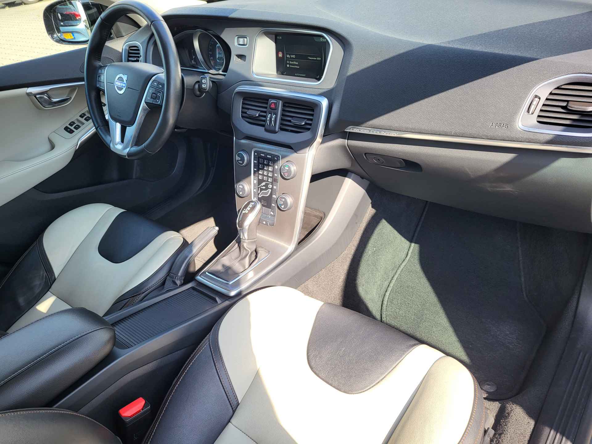 Volvo V40 Cross Country 1.5 T3 153PK Summum luxury-line, Automaat, Panoramadak, Trekhaak, Leer, Rijklaar met beurt & garantie! - 7/30