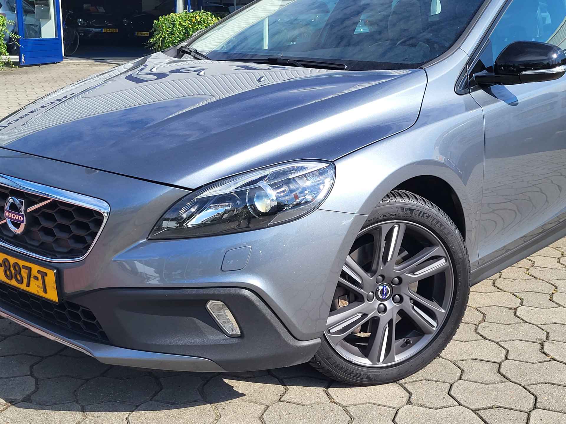 Volvo V40 Cross Country 1.5 T3 153PK Summum luxury-line, Automaat, Panoramadak, Trekhaak, Leer, Rijklaar met beurt & garantie! - 24/30