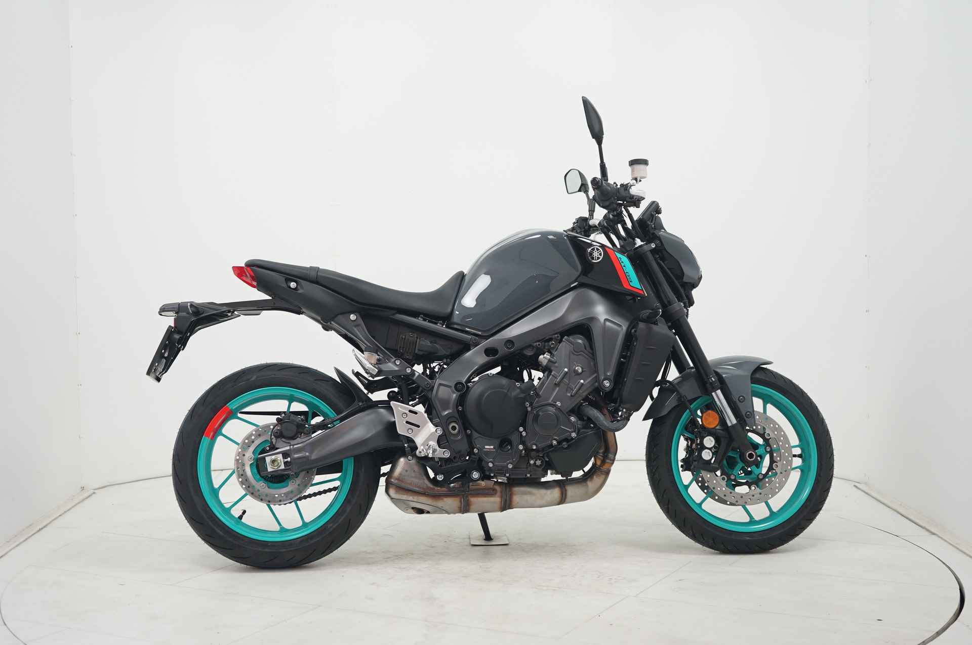 Yamaha MT-09 ABS - 1/12