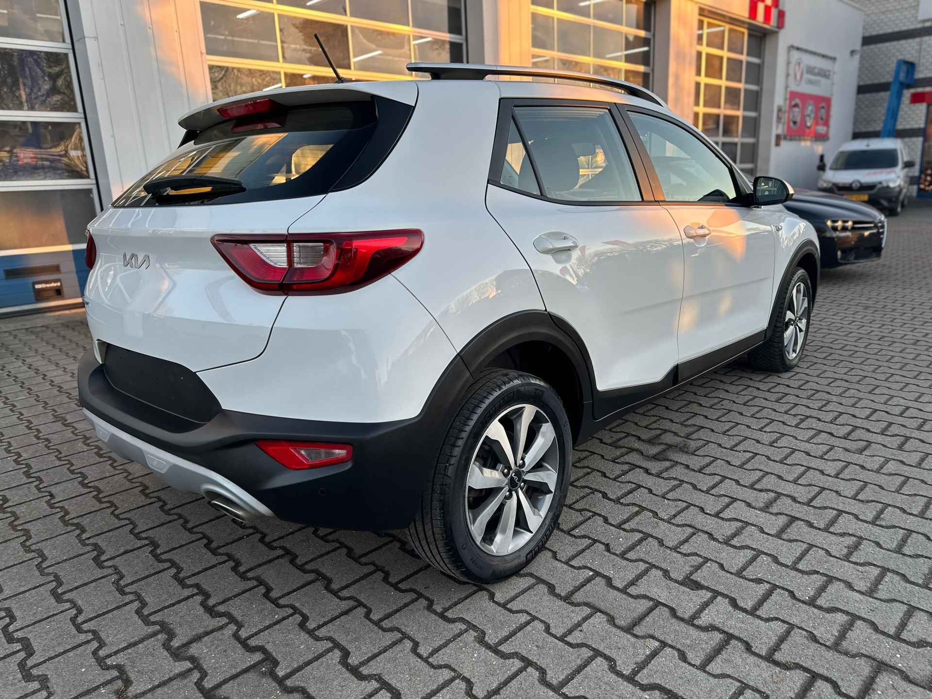 Kia Stonic 1.0 T-GDi MHEV DynamicLine (BOVAG/RIJKLAARPRIJS) - 6/18