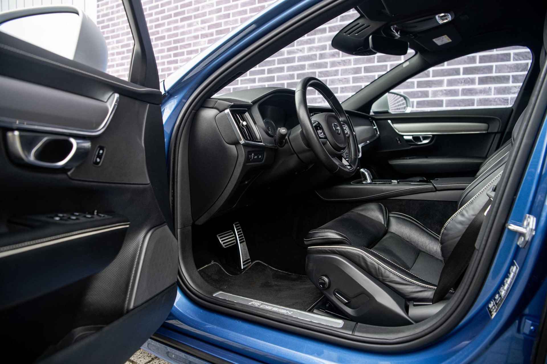 Volvo V90 T8 Aut AWD R-Design | Navi | Getint Glas | Camera | Stoel+Stuur+Achterbank verwarmd | Park Assist | trekhaak - 17/37