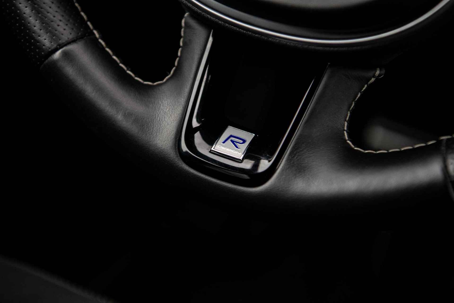 Volvo V90 T8 Aut AWD R-Design | Navi | Getint Glas | Camera | Stoel+Stuur+Achterbank verwarmd | Park Assist | trekhaak - 25/37