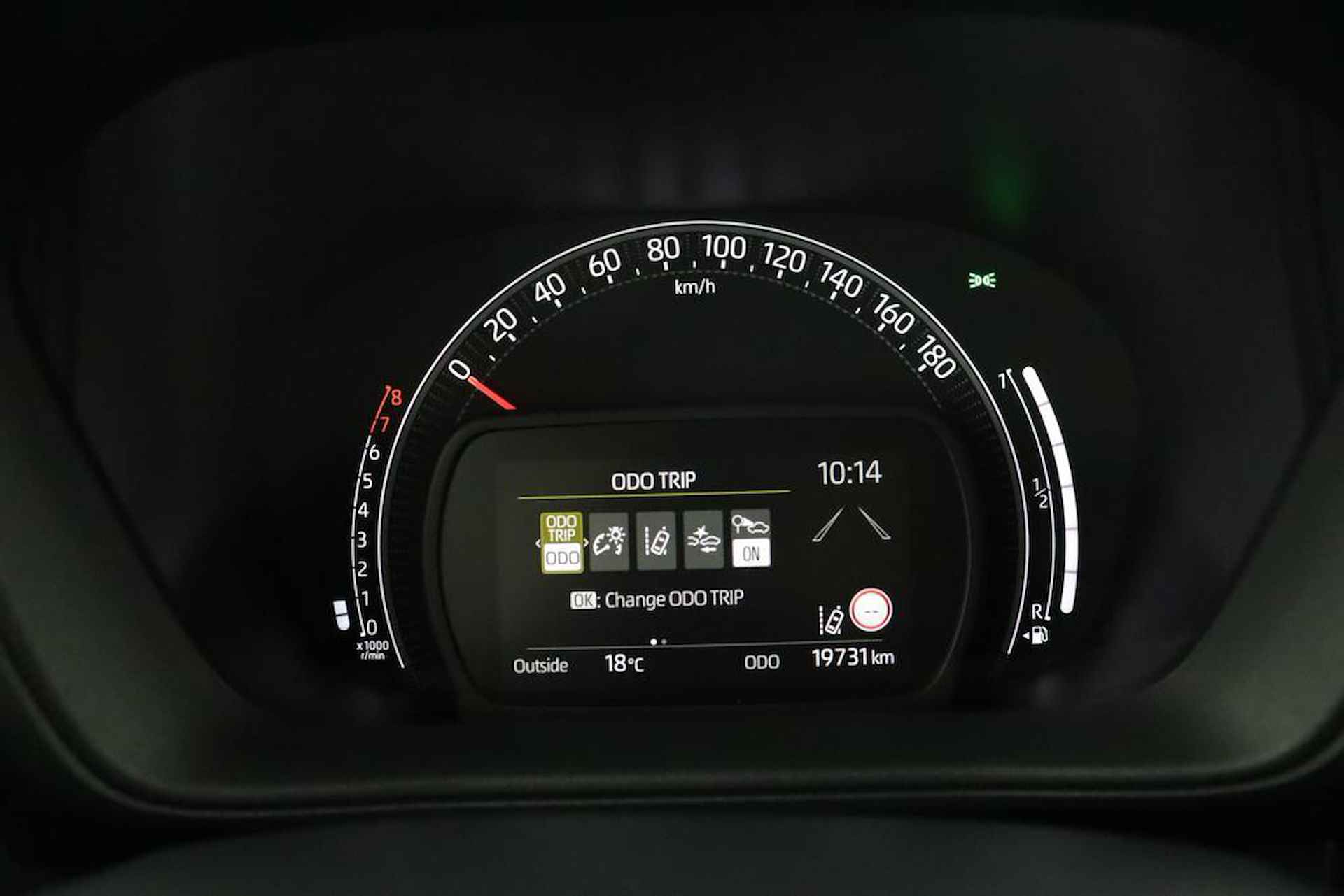 Toyota Aygo X 1.0 VVT-i MT play | Airco | Apple Carplay/Android Auto | Parkeercamera | Adaptieve Cruise-Control | - 6/45