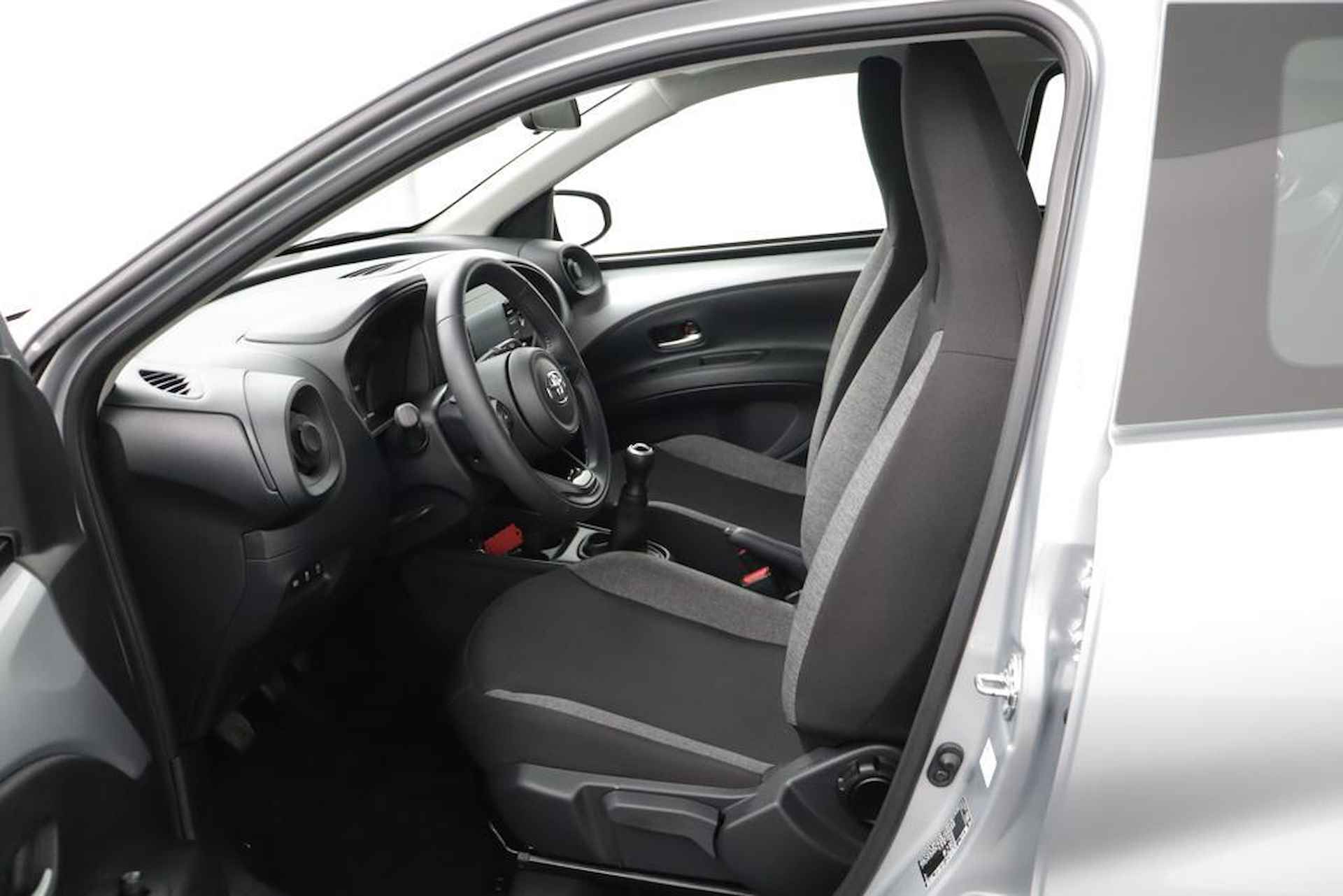 Toyota Aygo X 1.0 VVT-i MT play | Airco | Apple Carplay/Android Auto | Parkeercamera | Adaptieve Cruise-Control | - 17/45