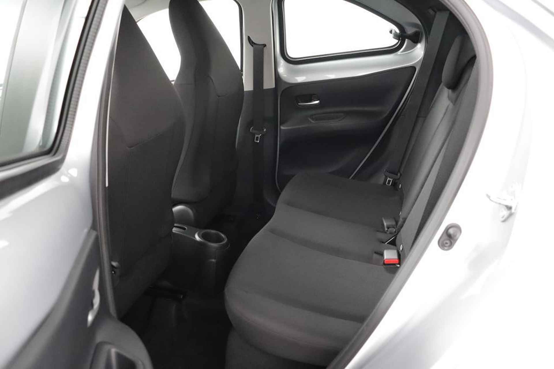 Toyota Aygo X 1.0 VVT-i MT play | Airco | Apple Carplay/Android Auto | Parkeercamera | Adaptieve Cruise-Control | - 18/45