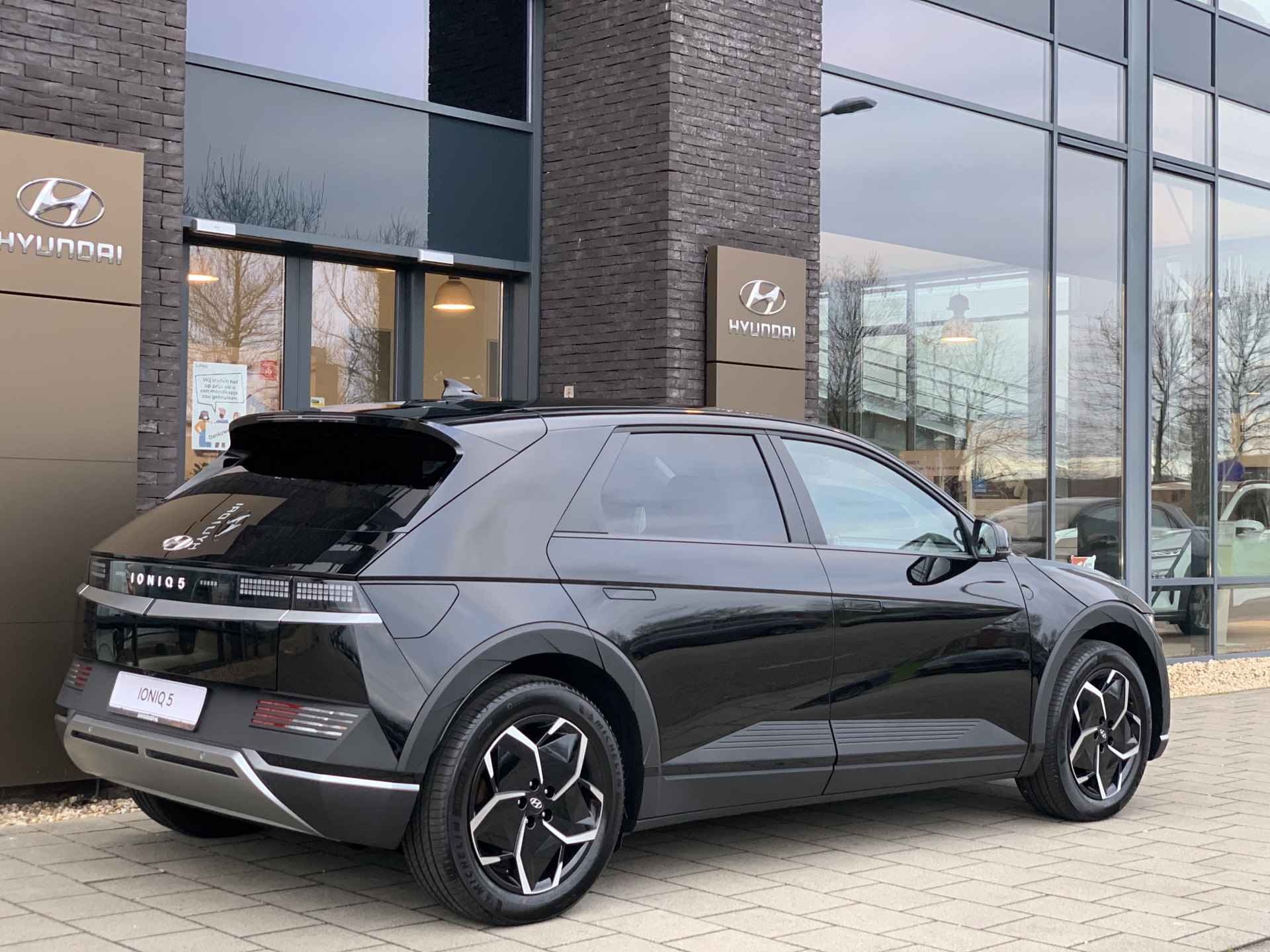 Hyundai IONIQ 5 77 kWh Style Warmtepomp, Vehicle 2 Load, Navigatie en Groot Accu pakket met 507 KM RANGE! Uit voorraad leverbaar! - 6/40