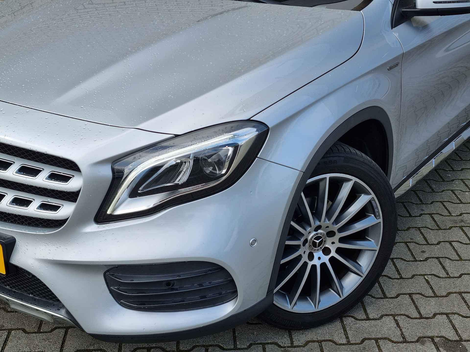 Mercedes-Benz GLA 200 Premium AMG Line Automaat | Stoelverwarming | Achteruitrijcamera | Trekhaak | Apple Carplay - 3/22
