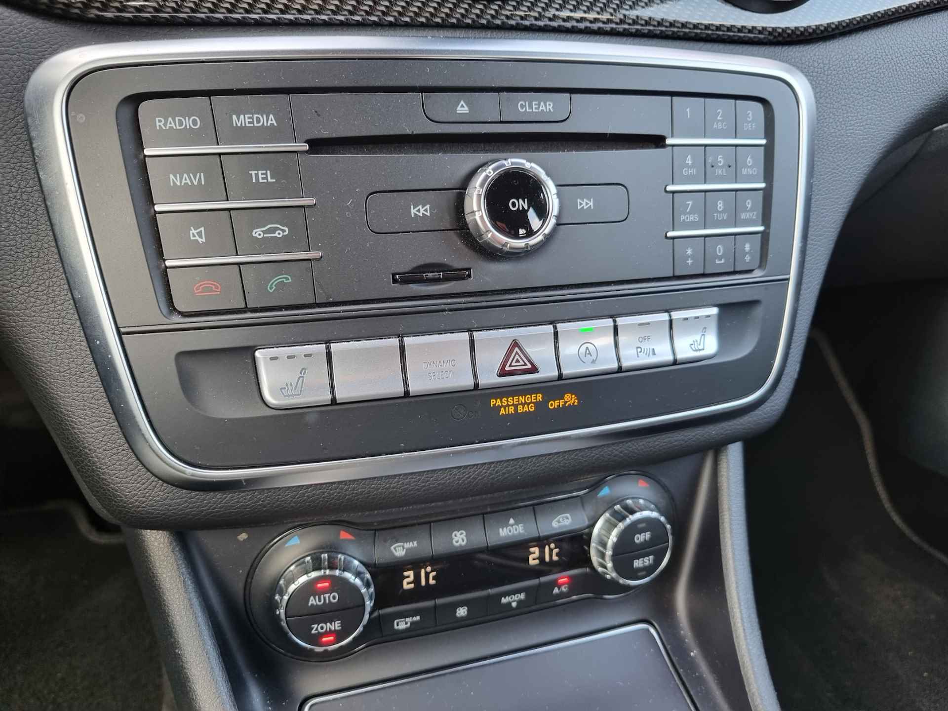 Mercedes-Benz GLA 200 Premium AMG Line Automaat | Stoelverwarming | Achteruitrijcamera | Trekhaak | Apple Carplay - 17/22