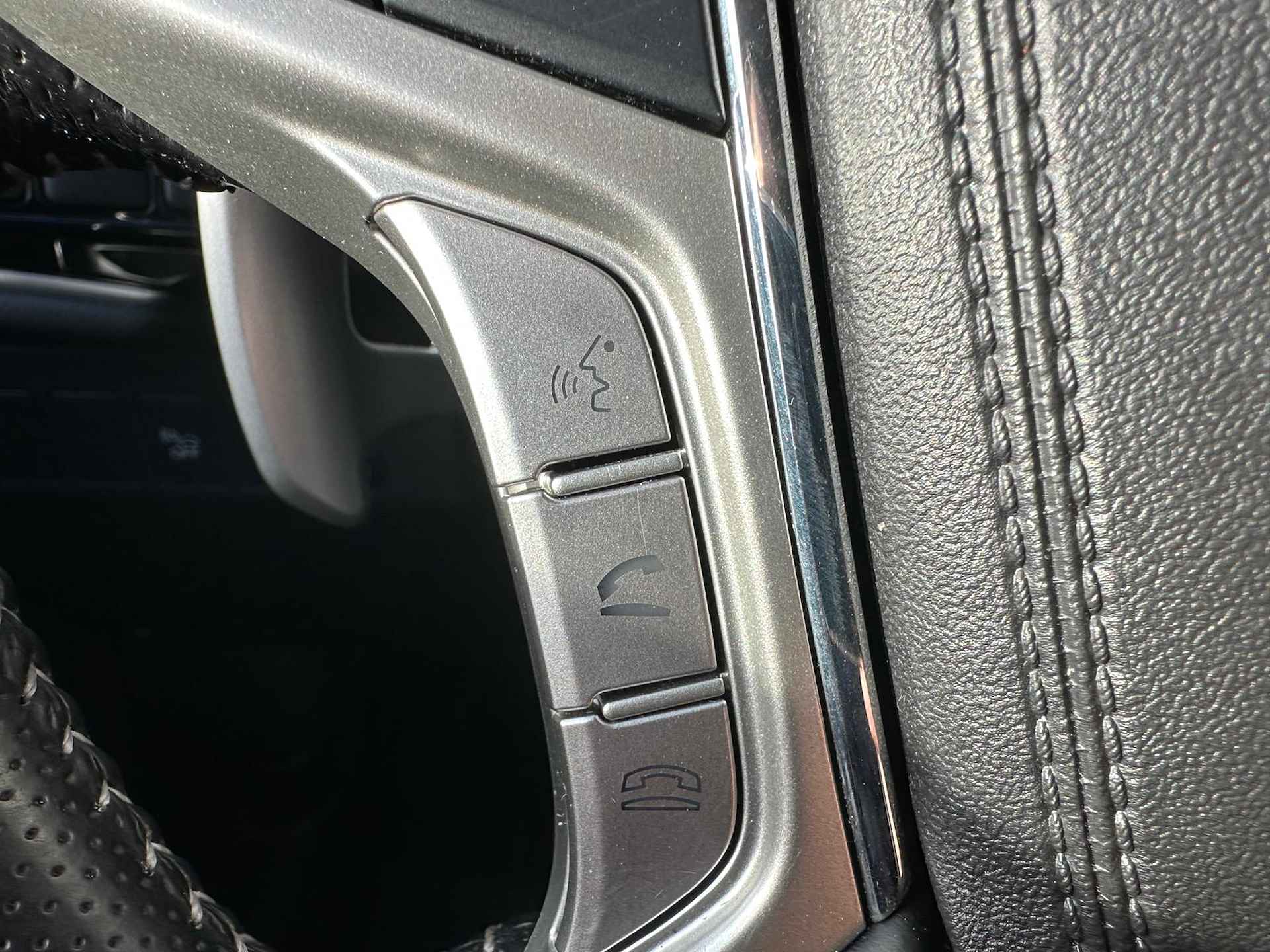 MITSUBISHI Outlander 2.4 DOHC PHEV 4WD Aut Pure+ 3 KEER OP VOORRAAD | Carplay | CRUISE CONTROL | CLIMATE CONTROL | ALL SEASON BANDEN | - 23/40
