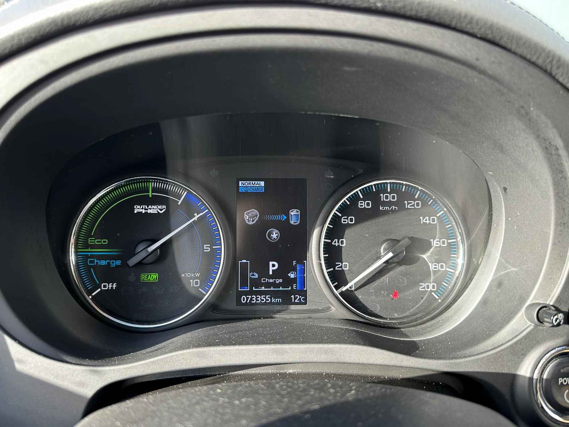 MITSUBISHI Outlander 2.4 DOHC PHEV 4WD Aut Pure+ 3 KEER OP VOORRAAD | Carplay | CRUISE CONTROL | CLIMATE CONTROL | ALL SEASON BANDEN | - 25/40