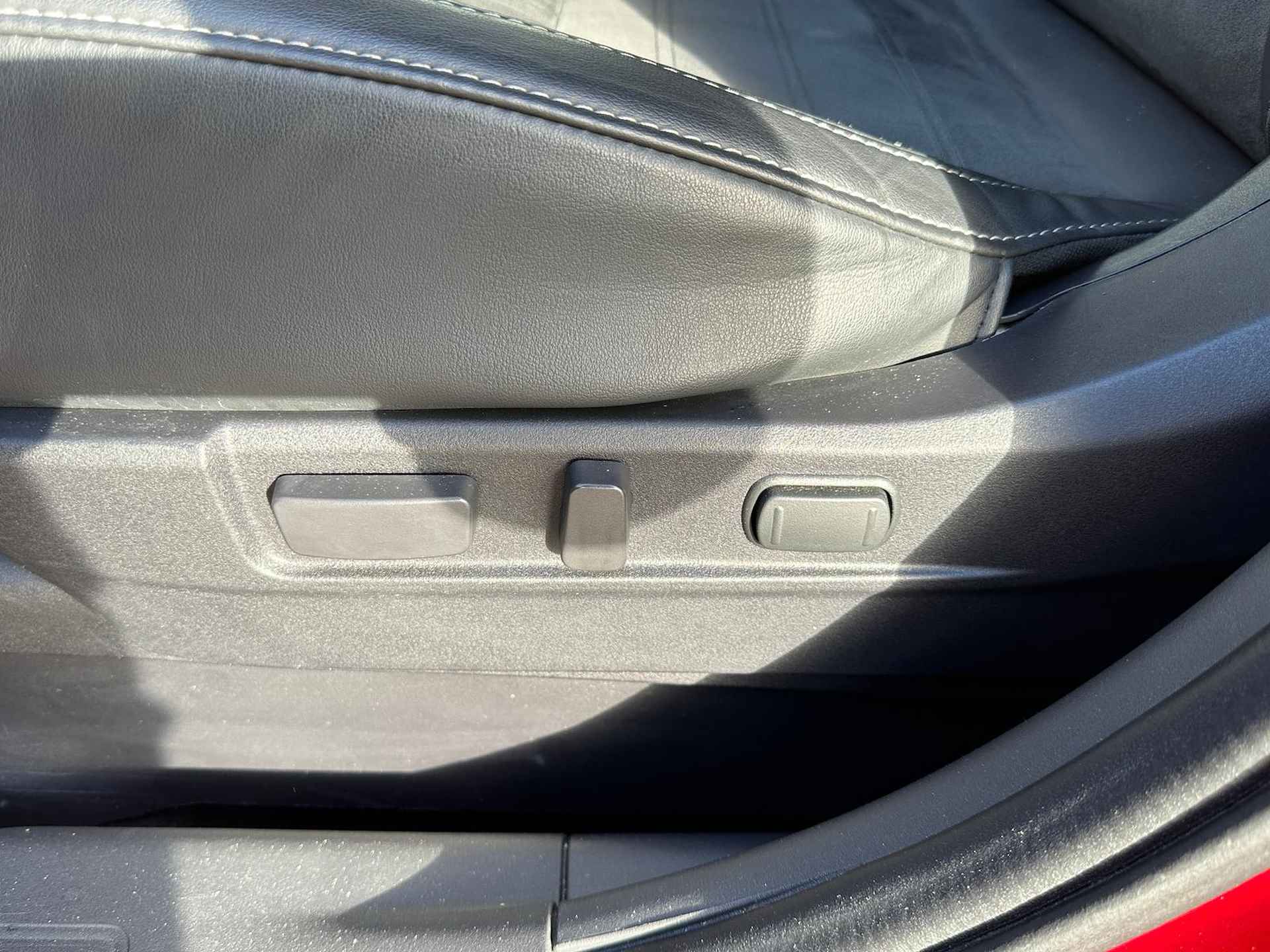 MITSUBISHI Outlander 2.4 DOHC PHEV 4WD Aut Pure+ 3 KEER OP VOORRAAD | Carplay | CRUISE CONTROL | CLIMATE CONTROL | ALL SEASON BANDEN | - 29/40