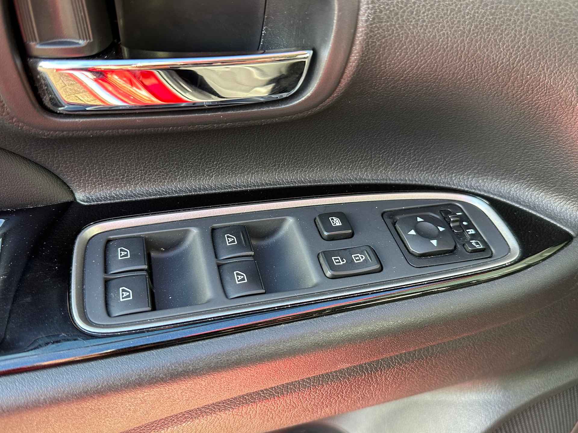MITSUBISHI Outlander 2.4 DOHC PHEV 4WD Aut Pure+ 3 KEER OP VOORRAAD | Carplay | CRUISE CONTROL | CLIMATE CONTROL | ALL SEASON BANDEN | - 34/40