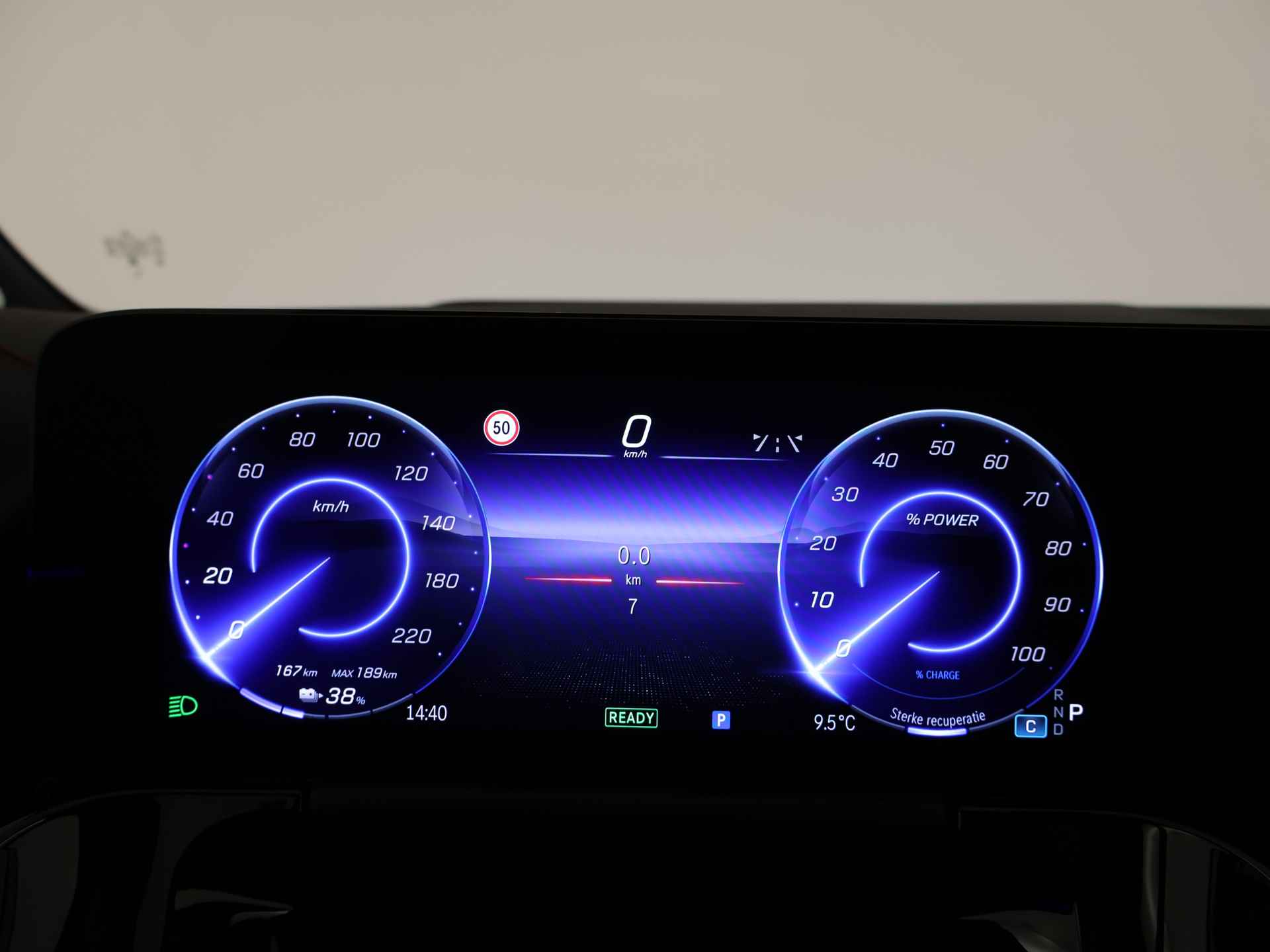 Mercedes-Benz EQA 250+ AMG Line 71 kWh | Nightpakket | Premium pakket | Winter pakket | Dodehoekassistent | Parkeerpakket met 360°-camera | GUARD 360° Voertuigbescherming Plus | Burmester Surround Sound systeem | EASY PACK achterklep | - 7/36