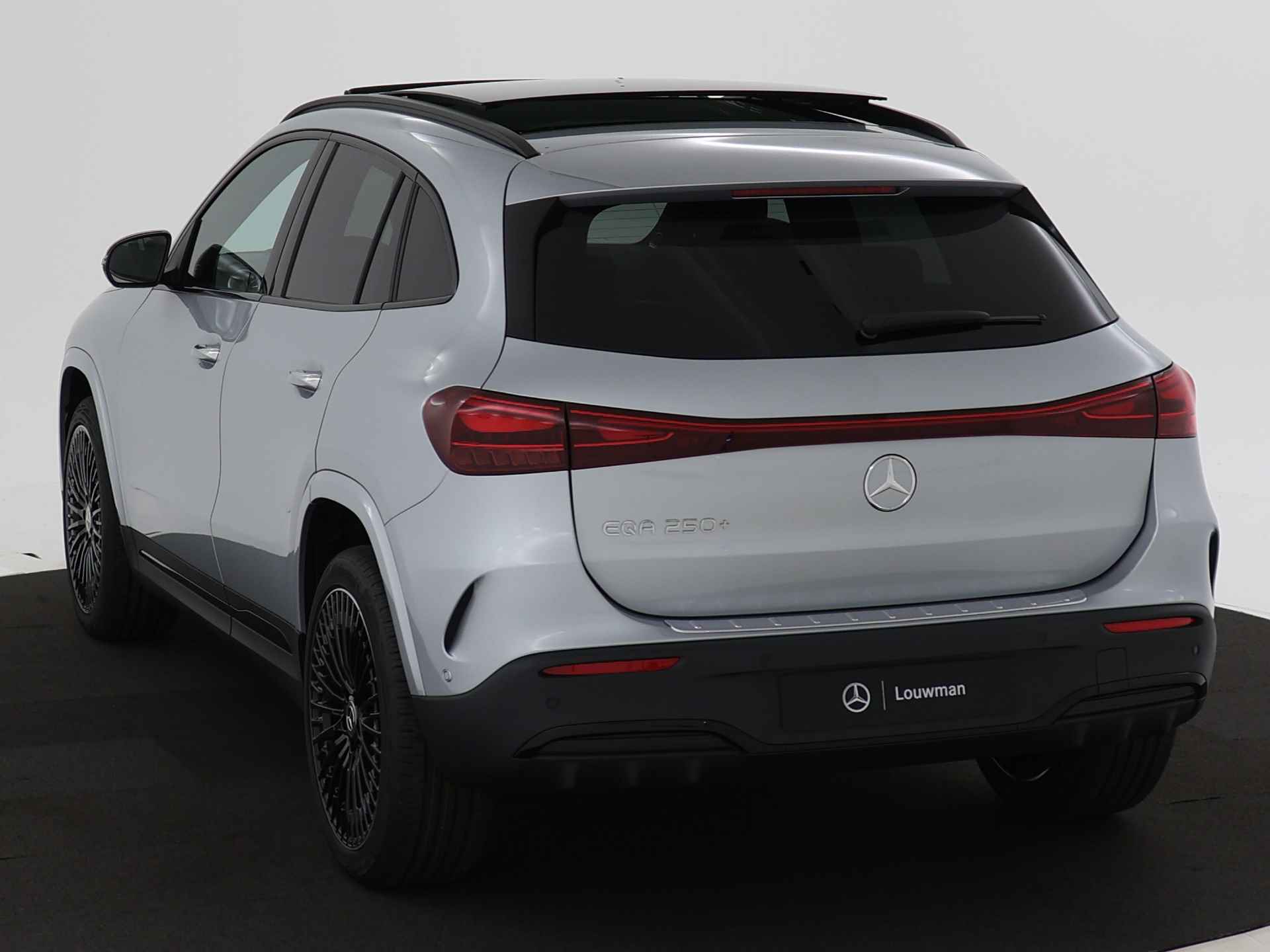 Mercedes-Benz EQA 250+ AMG Line 71 kWh | Nightpakket | Premium pakket | Winter pakket | Dodehoekassistent | Parkeerpakket met 360°-camera | GUARD 360° Voertuigbescherming Plus | Burmester Surround Sound systeem | EASY PACK achterklep | - 13/36