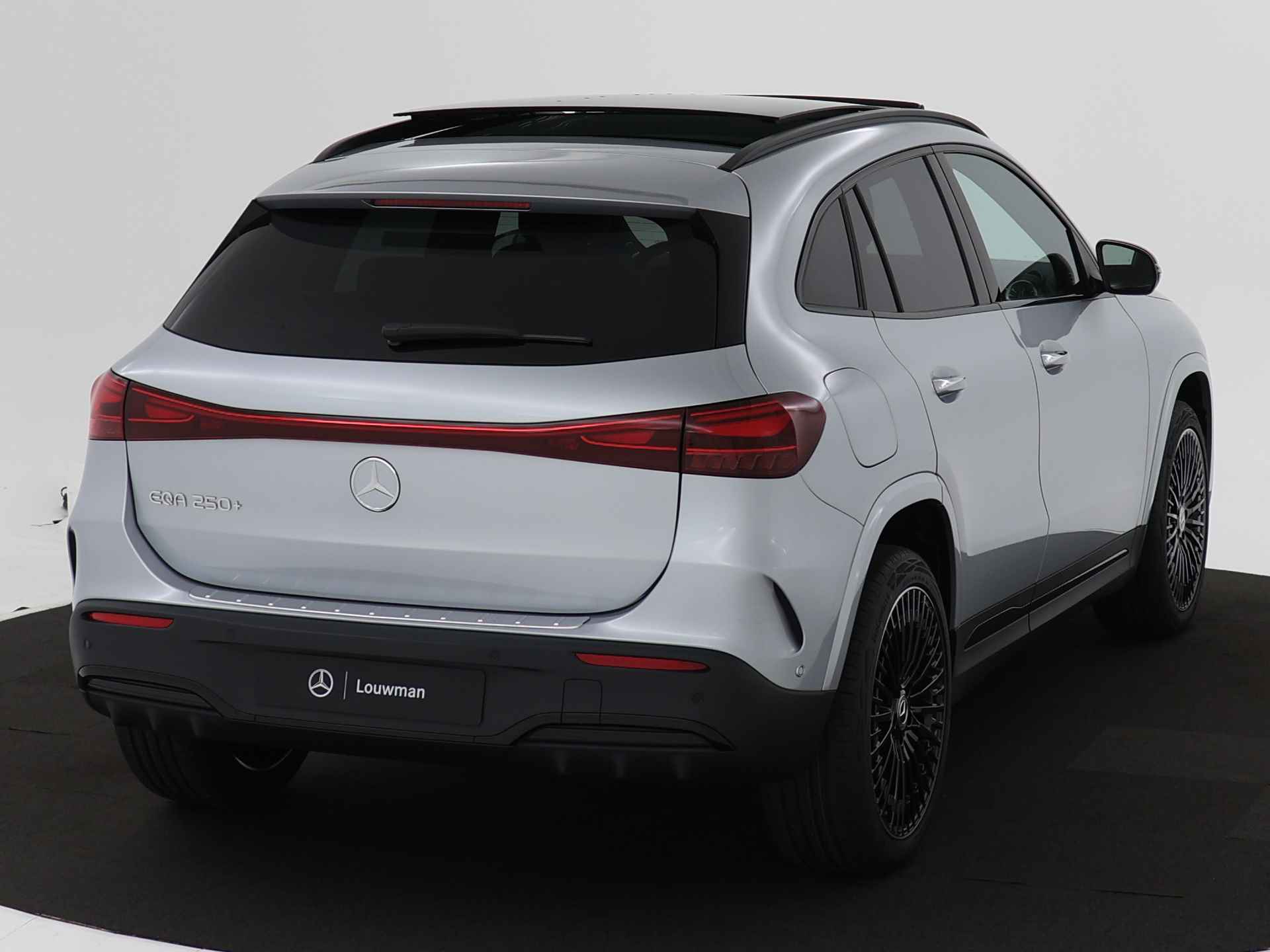 Mercedes-Benz EQA 250+ AMG Line 71 kWh | Nightpakket | Premium pakket | Winter pakket | Dodehoekassistent | Parkeerpakket met 360°-camera | GUARD 360° Voertuigbescherming Plus | Burmester Surround Sound systeem | EASY PACK achterklep | - 14/36