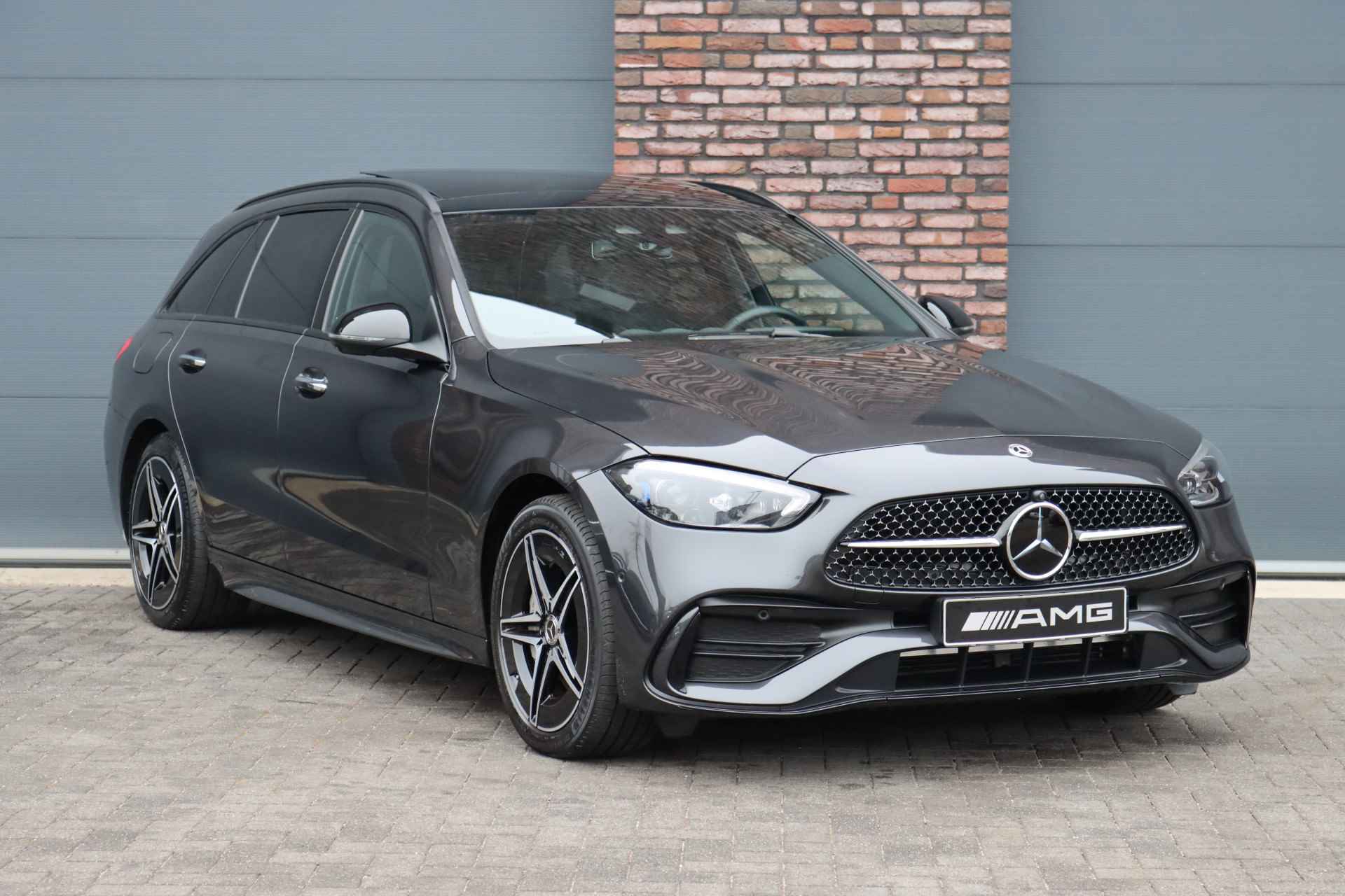 Mercedes-Benz C-Klasse Estate 300 e AMG Line Premium Aut9 | Distronic+ | Panoramadak | Trekhaak | Burmester | Memory | Digital Light | Keyless Go | Verwarmd Stuurwiel | Augmented Reality | - 4/40