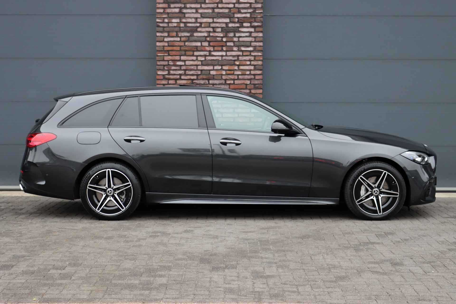 Mercedes-Benz C-Klasse Estate 300 e AMG Line Premium Aut9 | Distronic+ | Panoramadak | Trekhaak | Burmester | Memory | Digital Light | Keyless Go | Verwarmd Stuurwiel | Augmented Reality | - 12/40