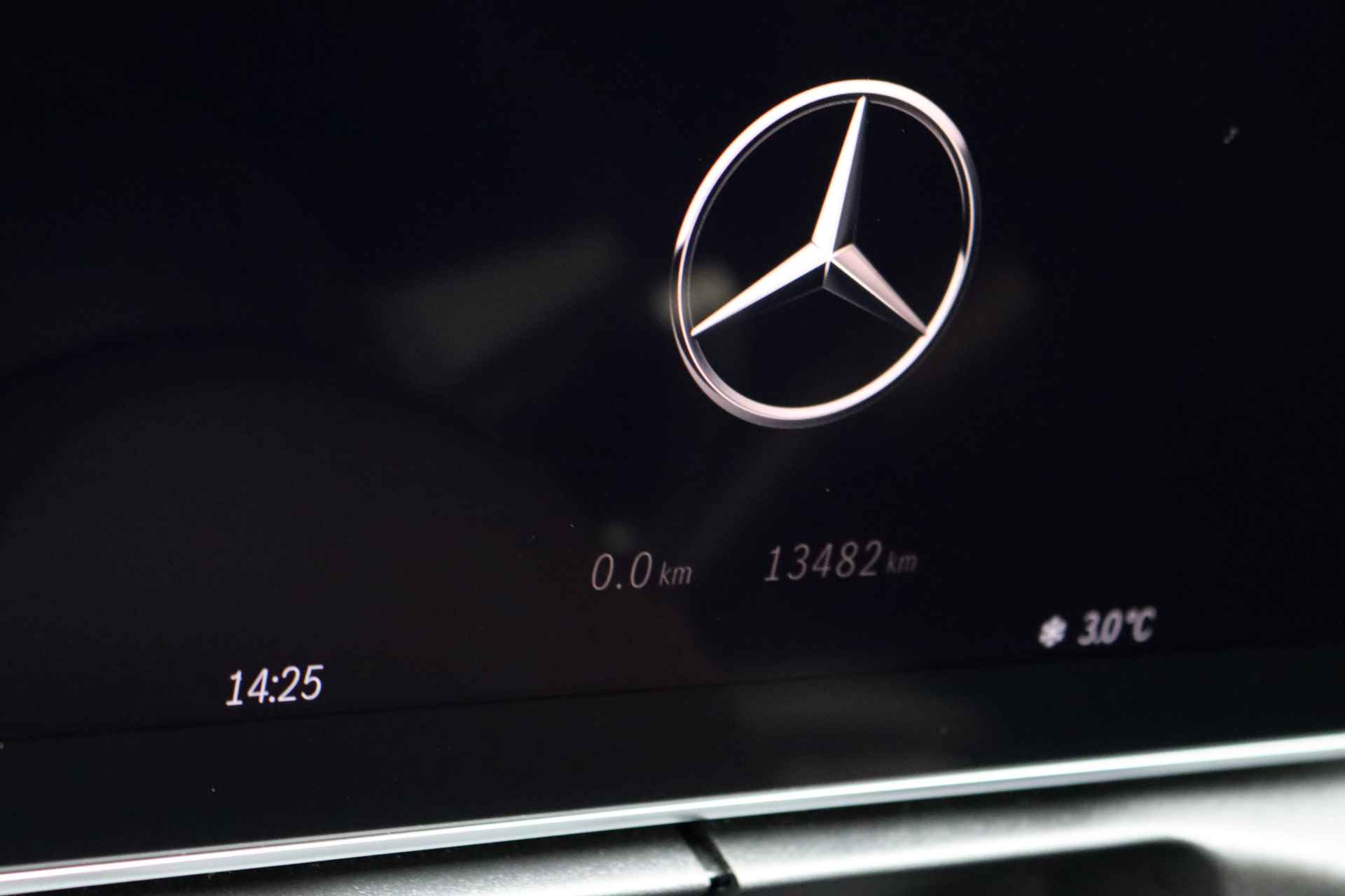 Mercedes-Benz C-Klasse Estate 300 e AMG Line Premium Aut9 | Distronic+ | Panoramadak | Trekhaak | Burmester | Memory | Digital Light | Keyless Go | Verwarmd Stuurwiel | Augmented Reality | - 27/40