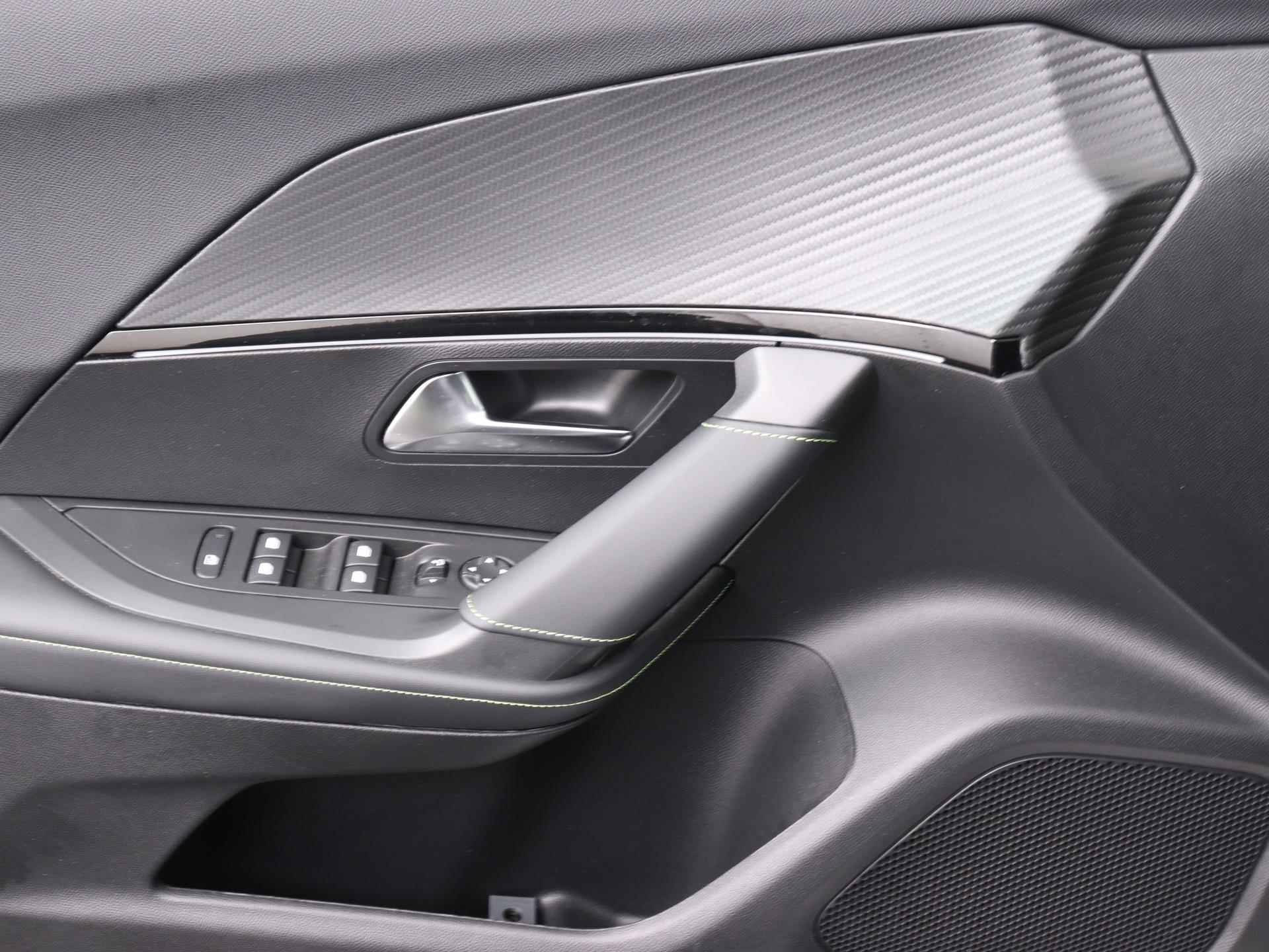 Peugeot e-2008 EV 50 kWh GT Pack 136pk Automaat | Navigatie | Sportstoelen | Licht Metalen Velgen 18" | Parkeer Assistent | Adaptieve Cruise Control - 25/37