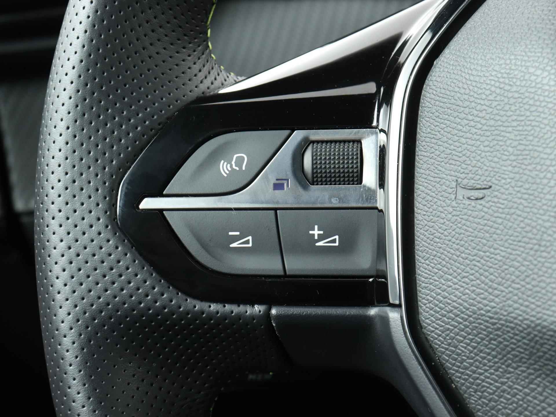 Peugeot e-2008 EV 50 kWh GT Pack 136pk Automaat | Navigatie | Sportstoelen | Licht Metalen Velgen 18" | Parkeer Assistent | Adaptieve Cruise Control - 27/37