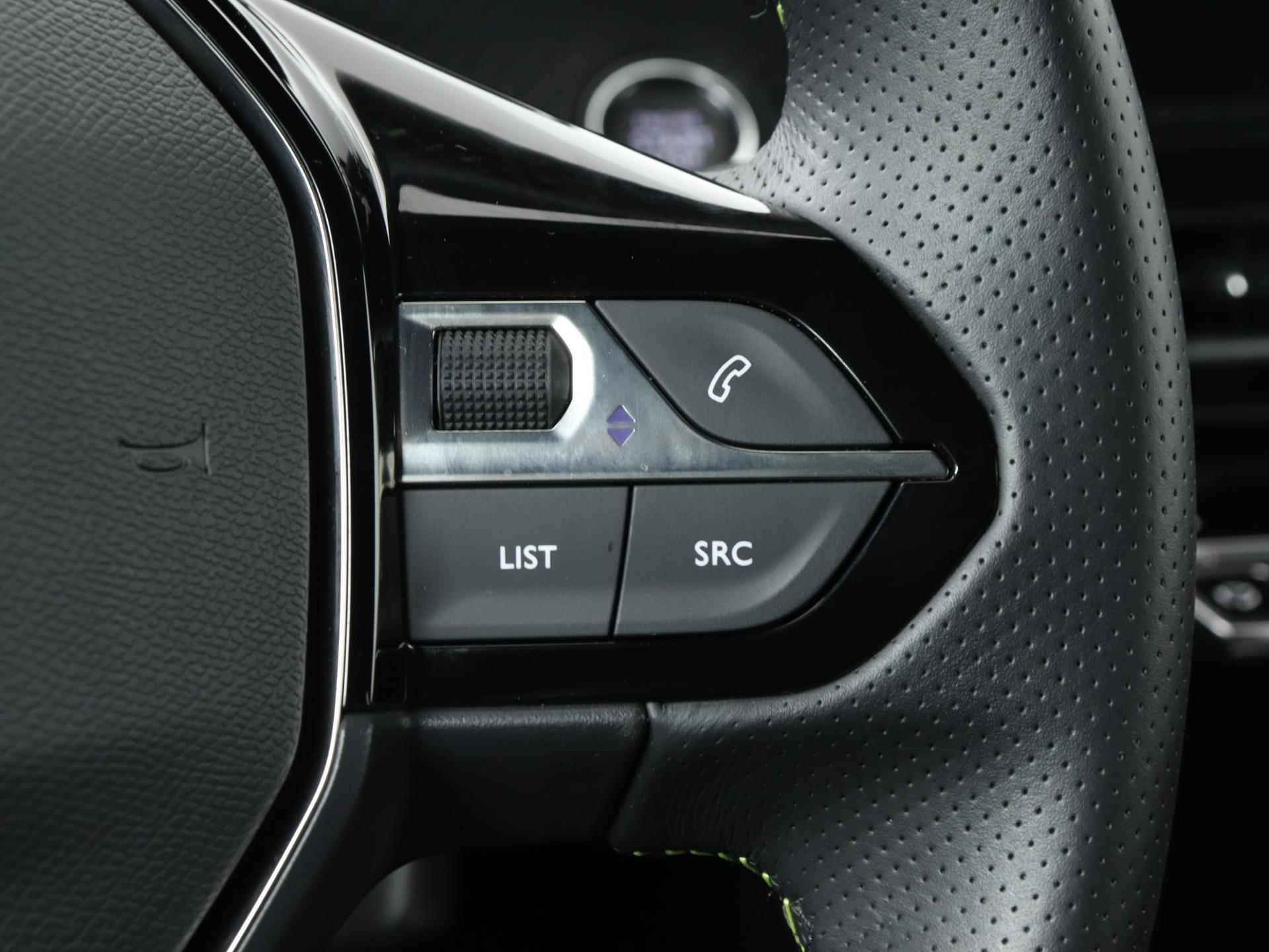 Peugeot e-2008 EV 50 kWh GT Pack 136pk Automaat | Navigatie | Sportstoelen | Licht Metalen Velgen 18" | Parkeer Assistent | Adaptieve Cruise Control - 28/37