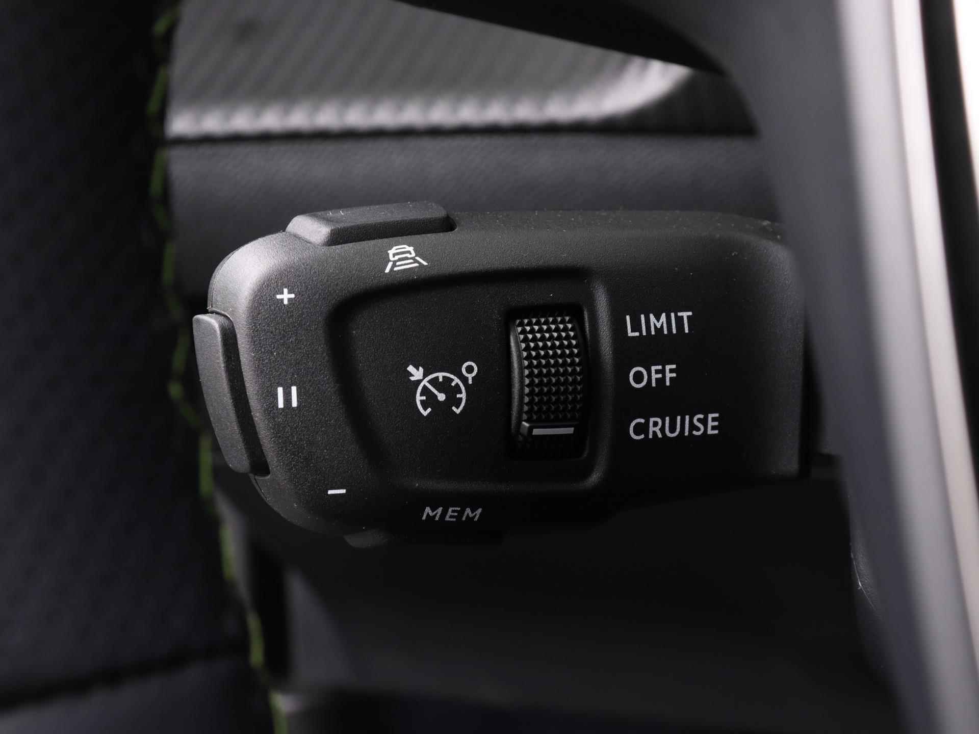Peugeot e-2008 EV 50 kWh GT Pack 136pk Automaat | Navigatie | Sportstoelen | Licht Metalen Velgen 18" | Parkeer Assistent | Adaptieve Cruise Control - 29/37