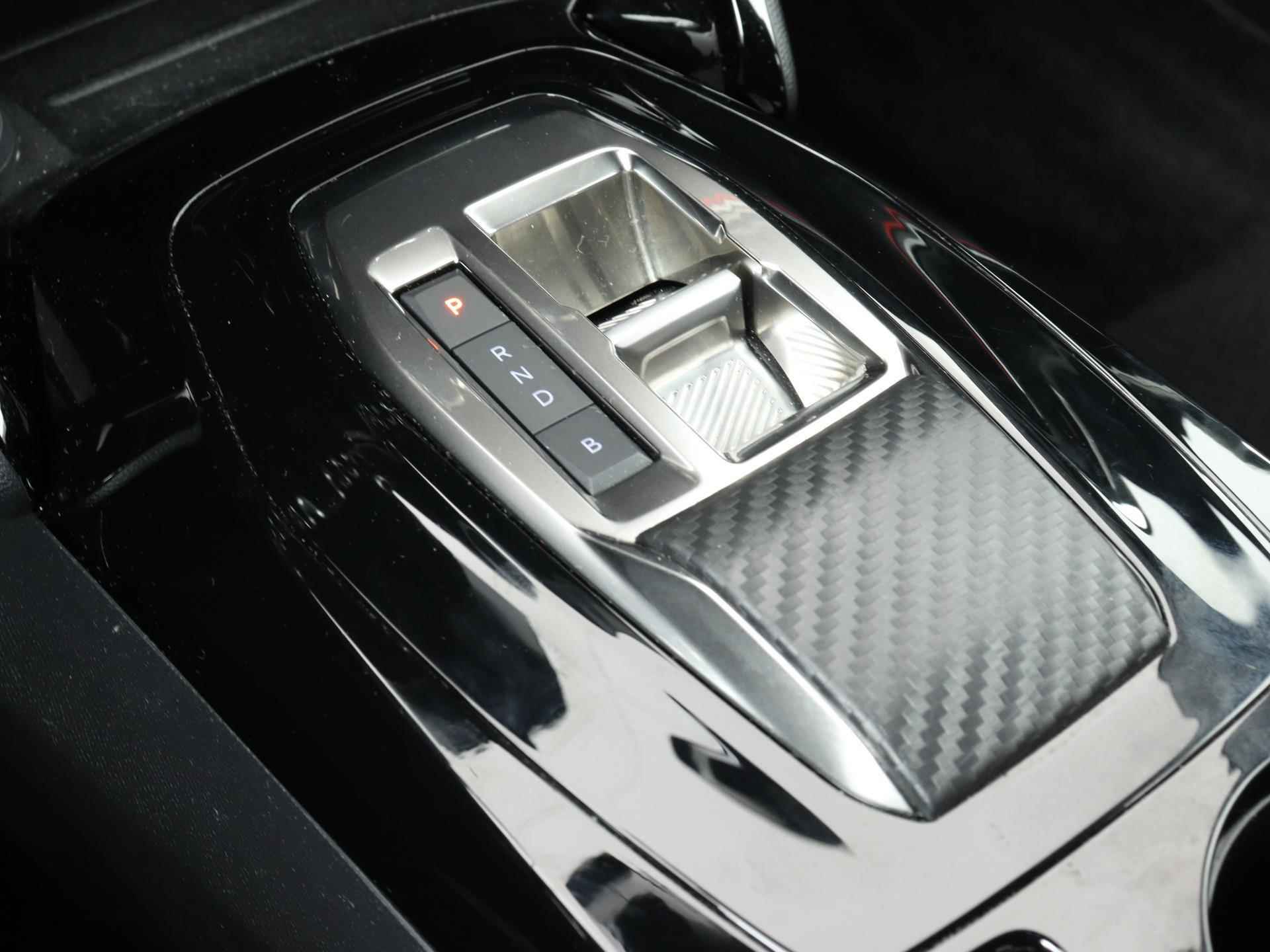 Peugeot e-2008 EV 50 kWh GT Pack 136pk Automaat | Navigatie | Sportstoelen | Licht Metalen Velgen 18" | Parkeer Assistent | Adaptieve Cruise Control - 31/37