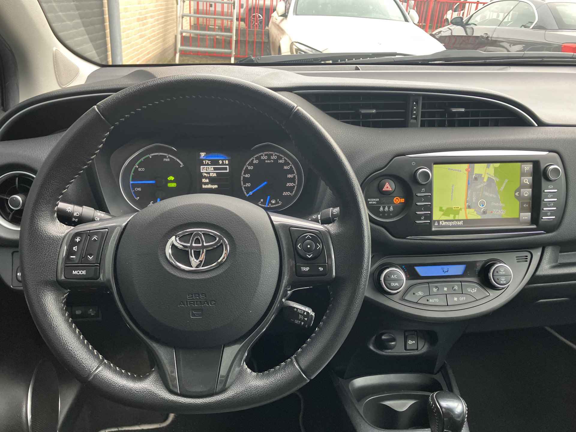 Toyota Yaris 1.5 Hybrid Y20 Exclusive Edition AUT. | navigatie | trekhaak | cruise control | camera | stoelverwarming - 22/37