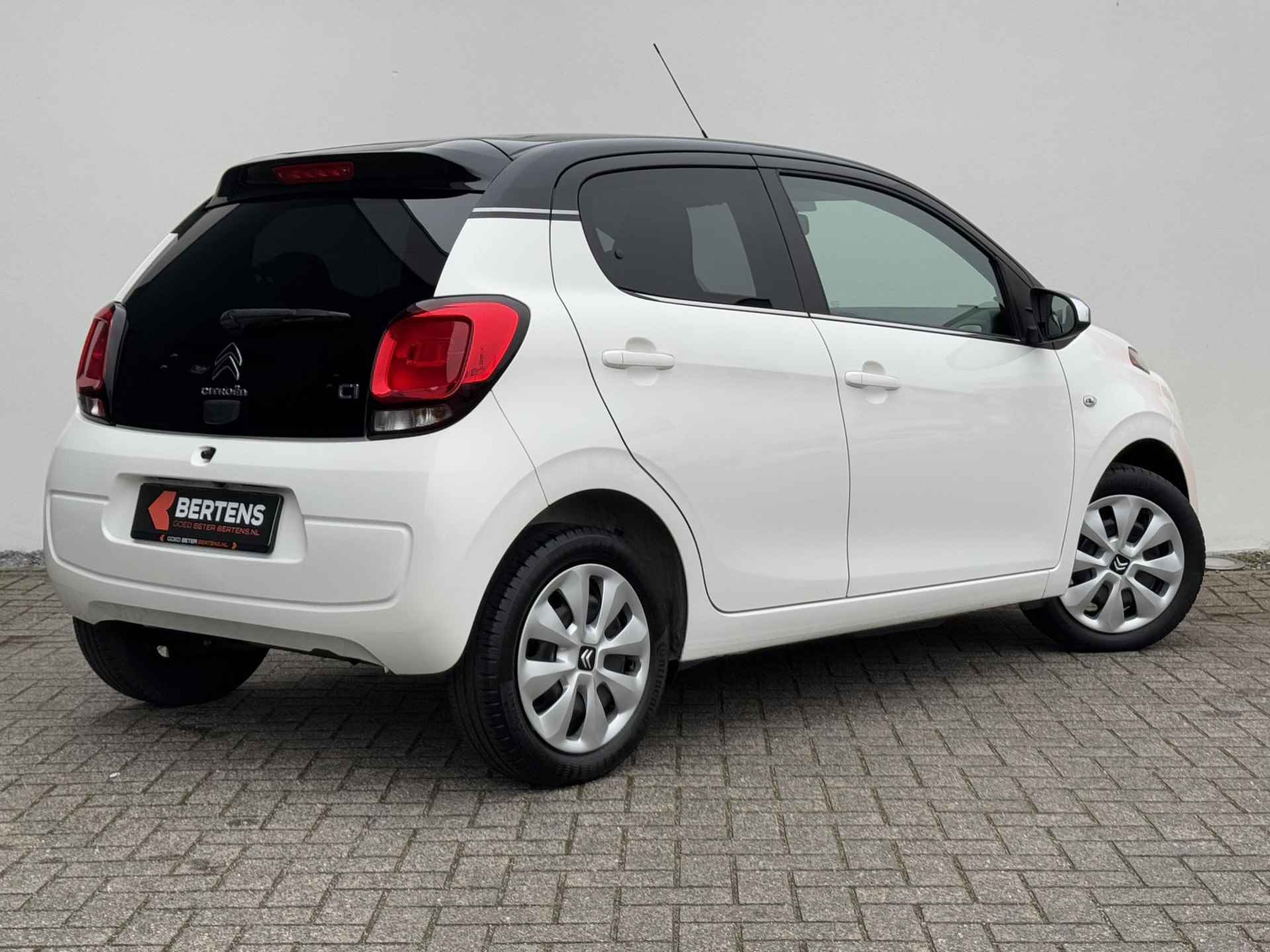 Citroen C1 1.0 VTi Feel | Two tone | Apple Carplay | DAB+ | Lage km-stand | Prijs is rijklaar - 2/24