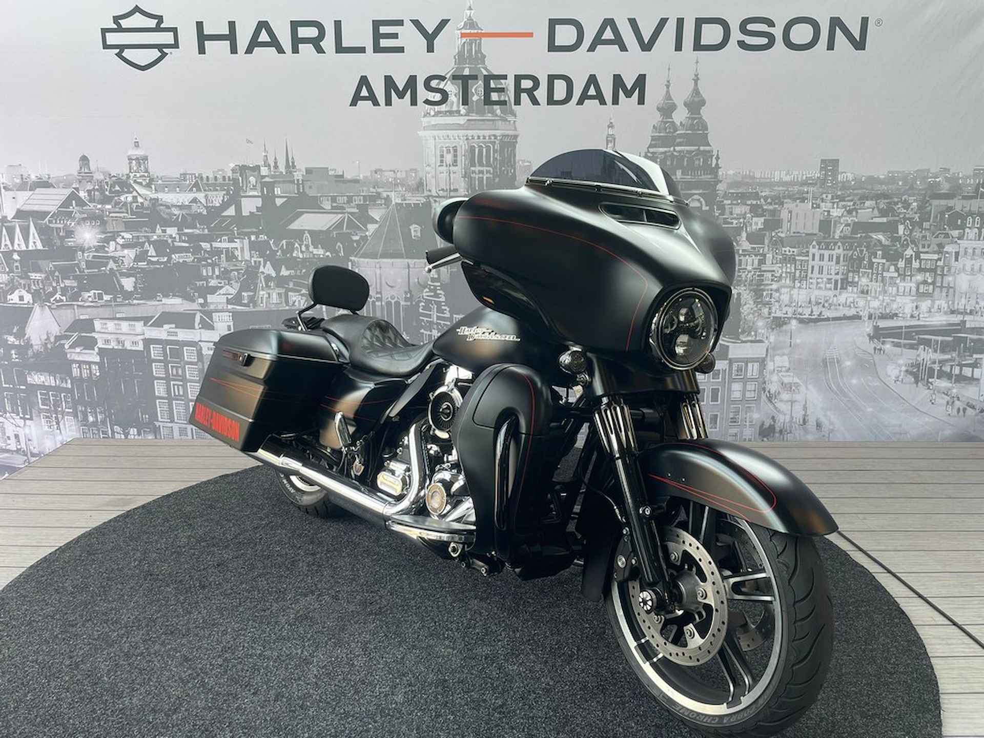 Harley-Davidson FLHXS Street Glide Special - 3/8