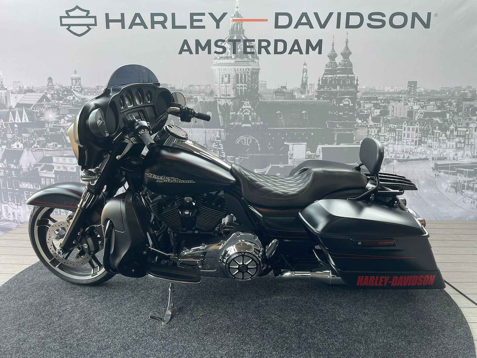 Harley-Davidson FLHXS Street Glide Special - 4/8