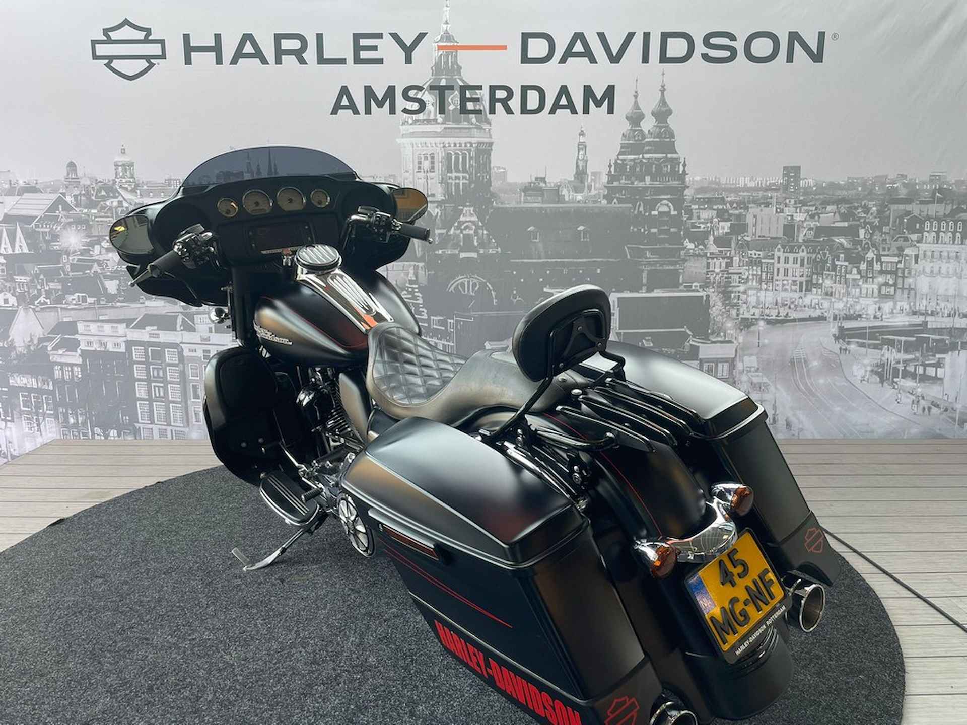 Harley-Davidson FLHXS Street Glide Special - 6/8