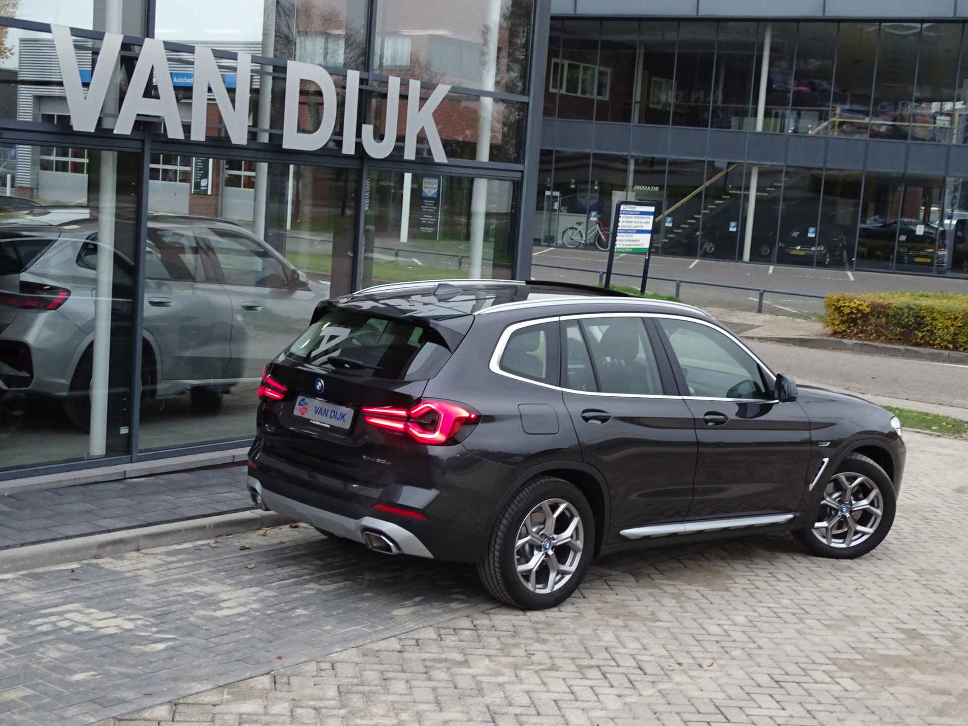 BMW X3 xDrive30e High Exe. Pano.Dak Elek.Trekhaak Laser Head-up HiFi Driv.Ass Cockpit Pro. 19"LM Velgen - 52/54