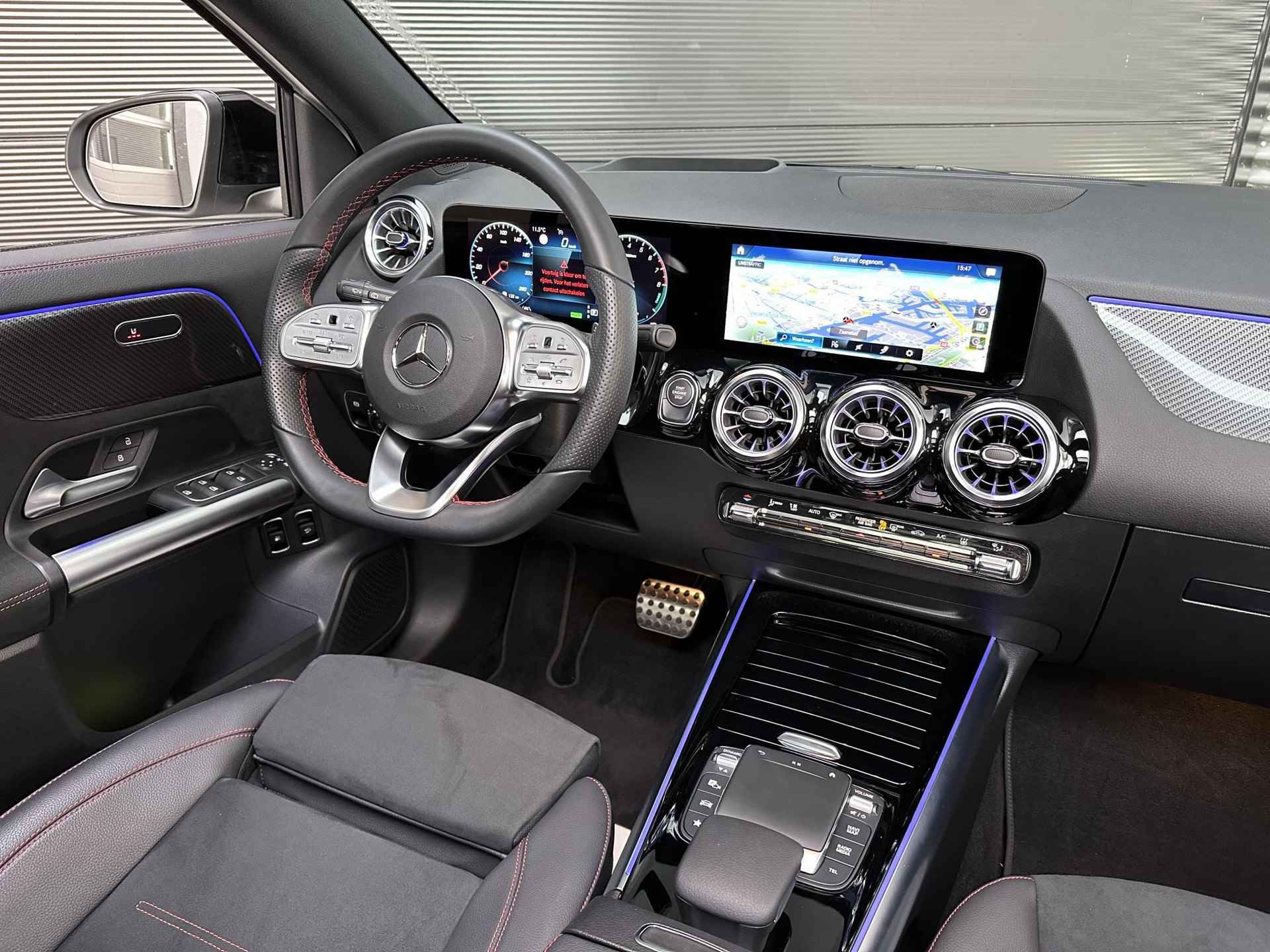 Mercedes-Benz GLA-klasse 250 e AMG | Panoramadak | Nightpakket | Stoelverwarming | Head-up Display | Achteruitrijcamera - 3/16